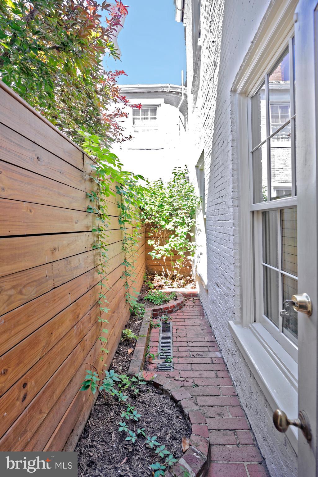 OLD TOWN ALEXANDRIA - Residential