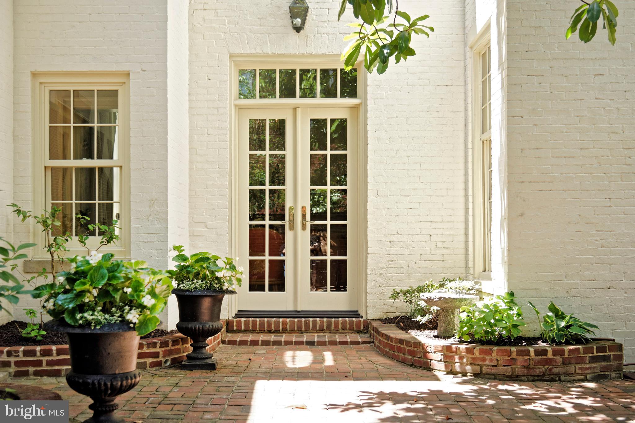 OLD TOWN ALEXANDRIA - Residential
