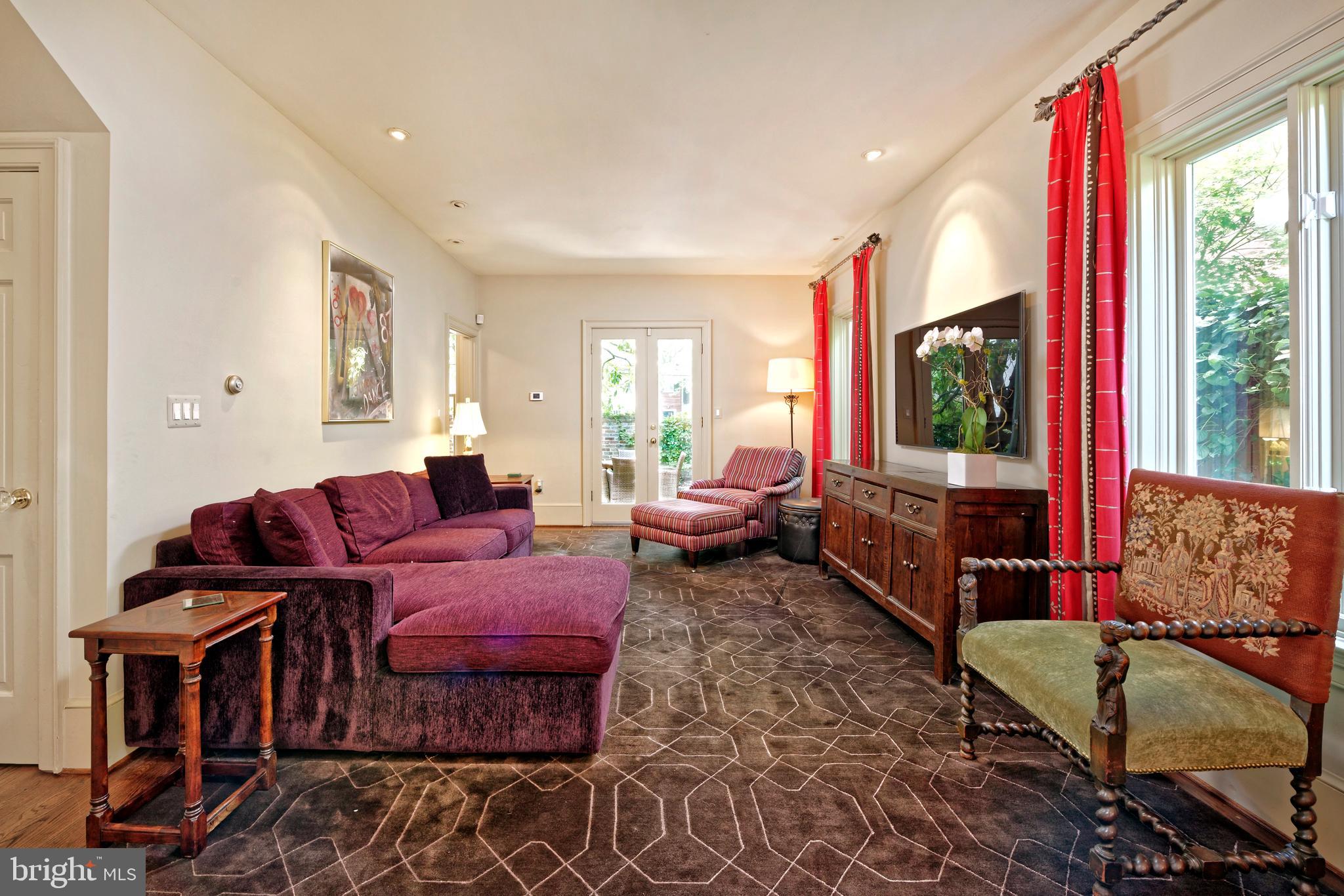 OLD TOWN ALEXANDRIA - Residential