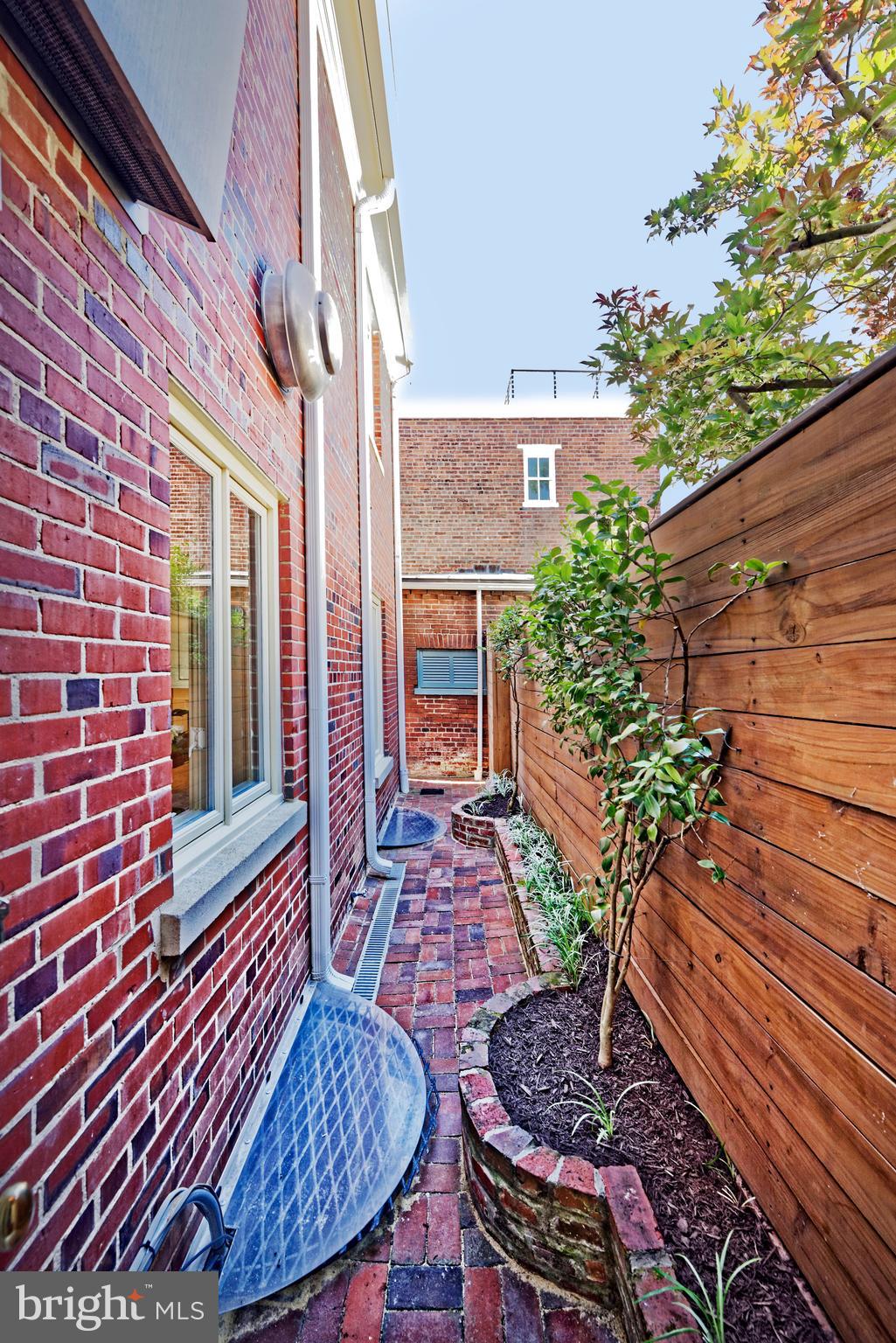 OLD TOWN ALEXANDRIA - Residential