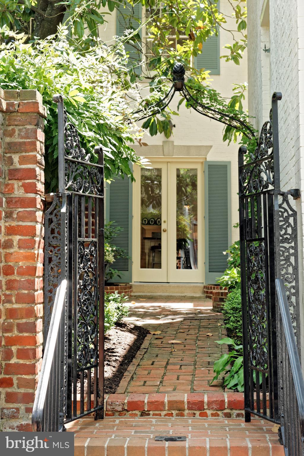 OLD TOWN ALEXANDRIA - Residential