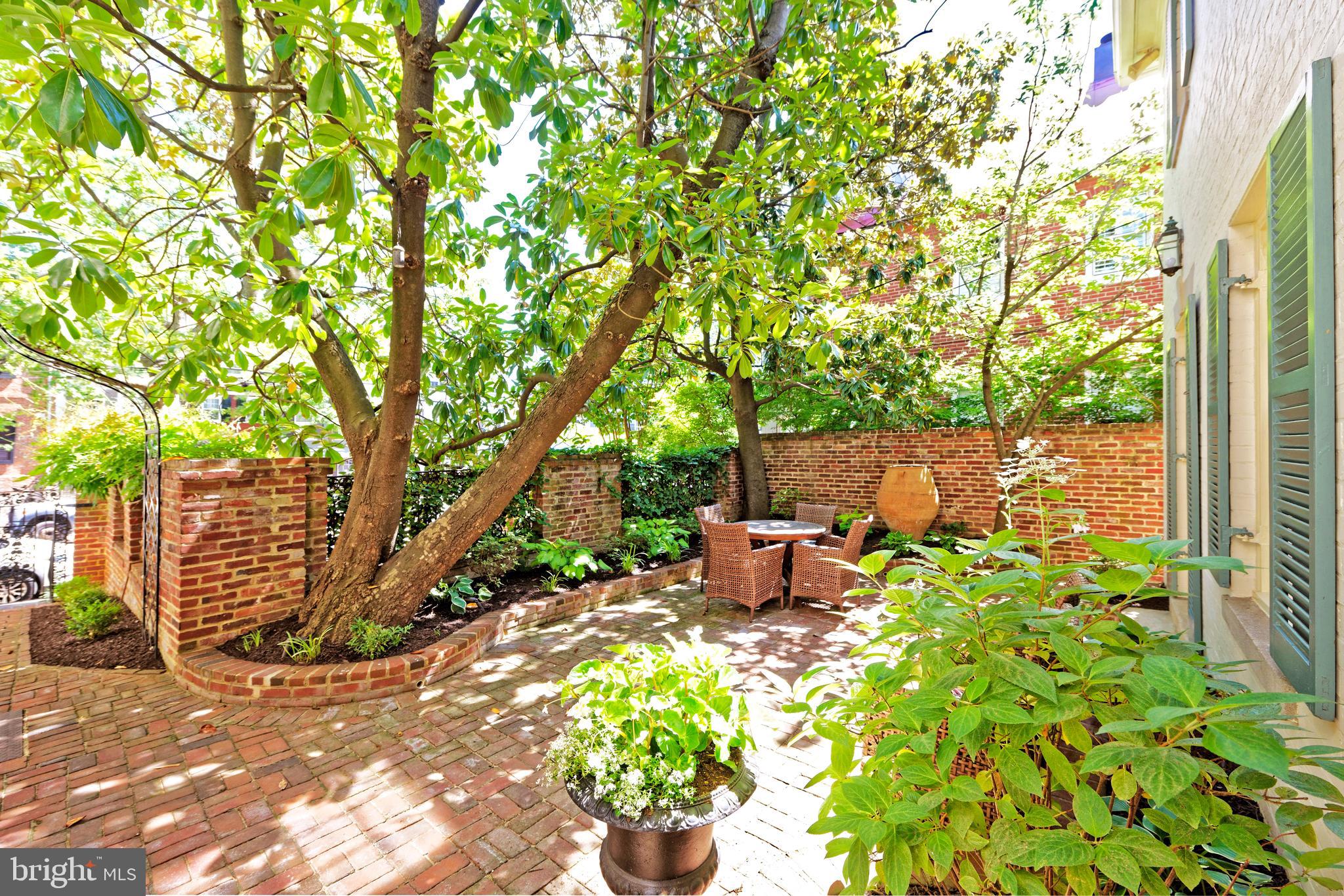 OLD TOWN ALEXANDRIA - Residential