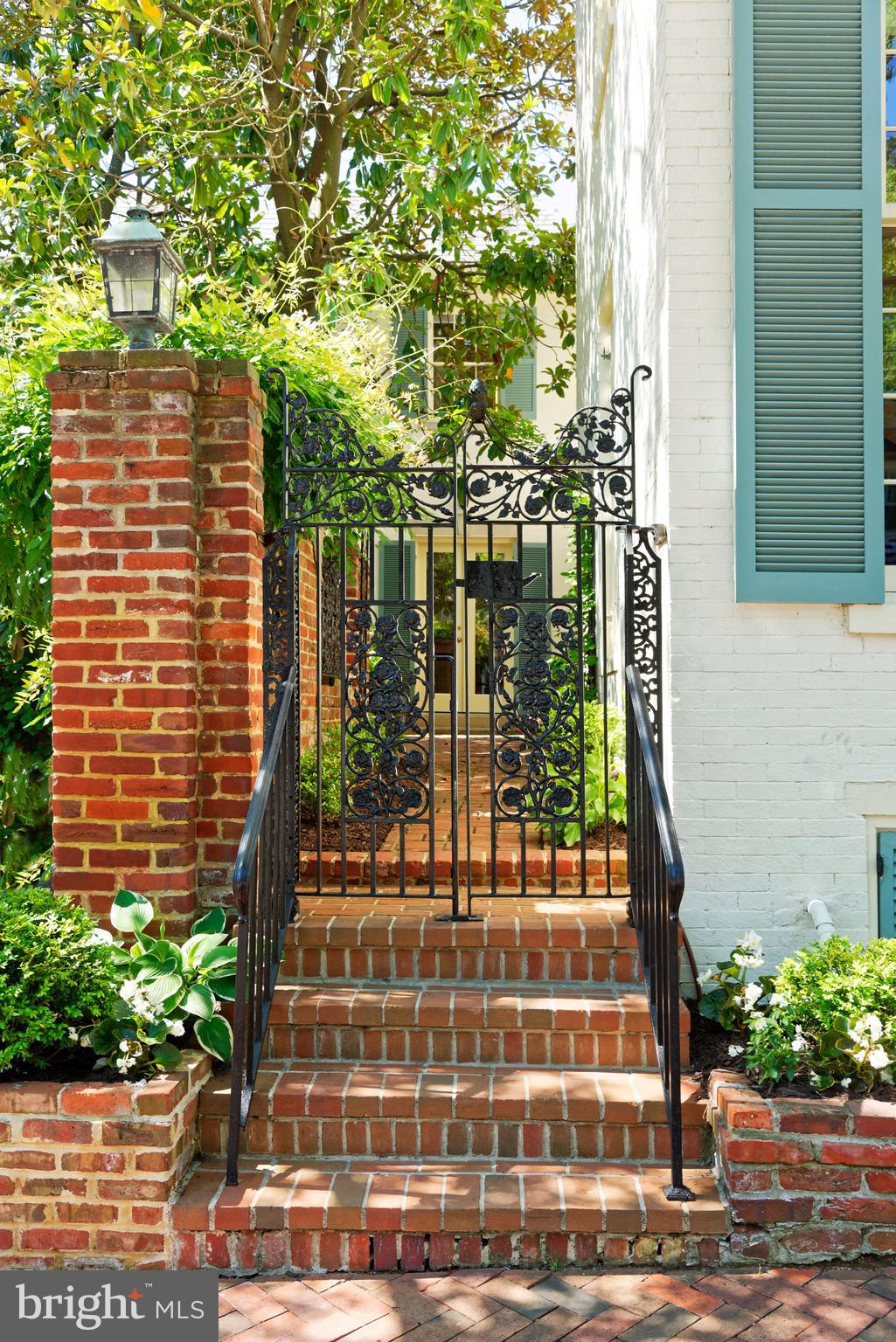 OLD TOWN ALEXANDRIA - Residential