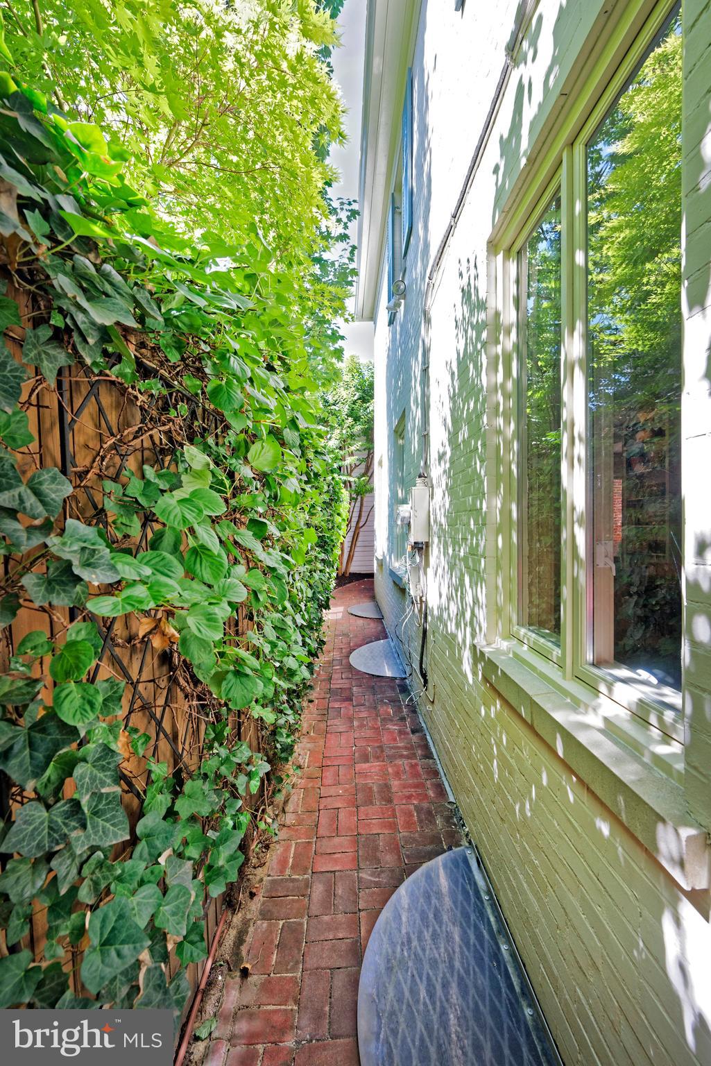 OLD TOWN ALEXANDRIA - Residential