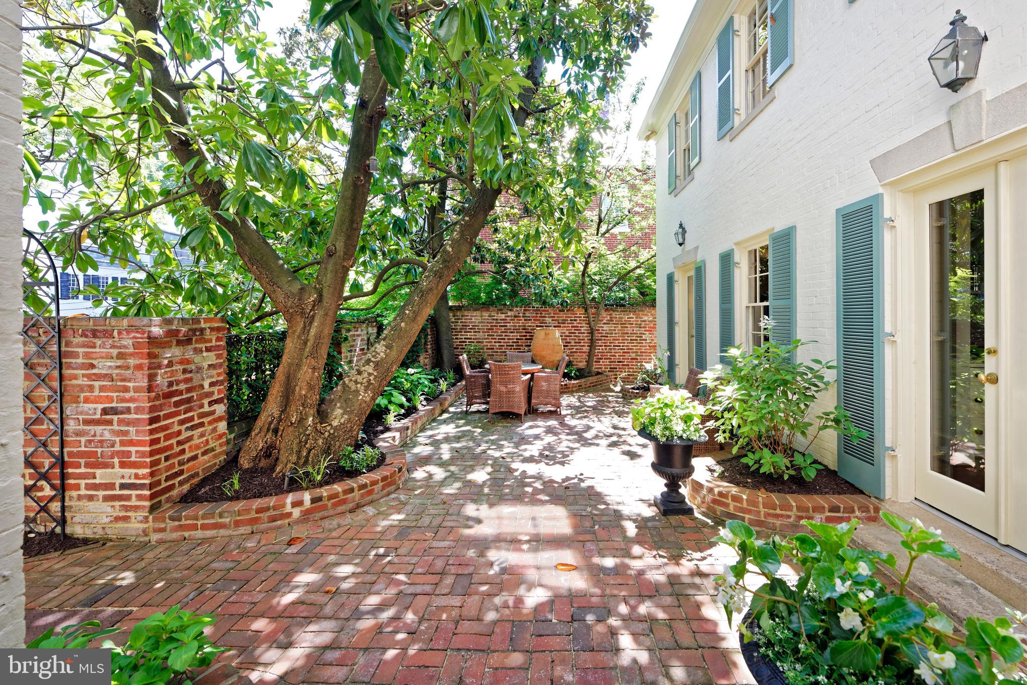 OLD TOWN ALEXANDRIA - Residential