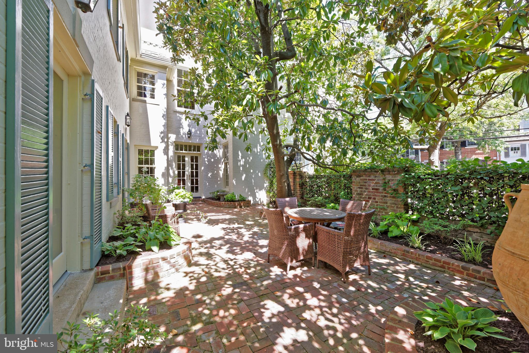 OLD TOWN ALEXANDRIA - Residential