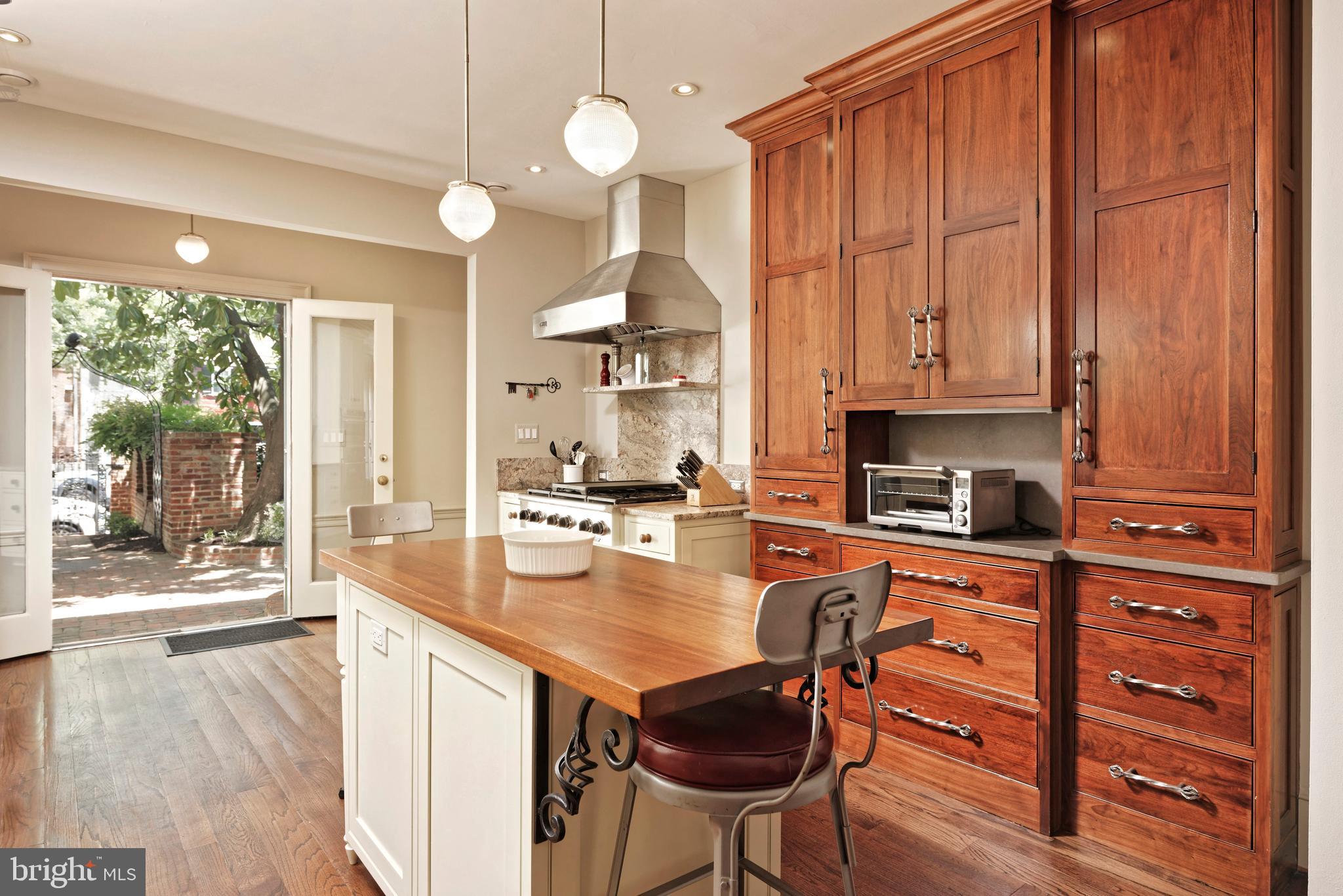 OLD TOWN ALEXANDRIA - Residential