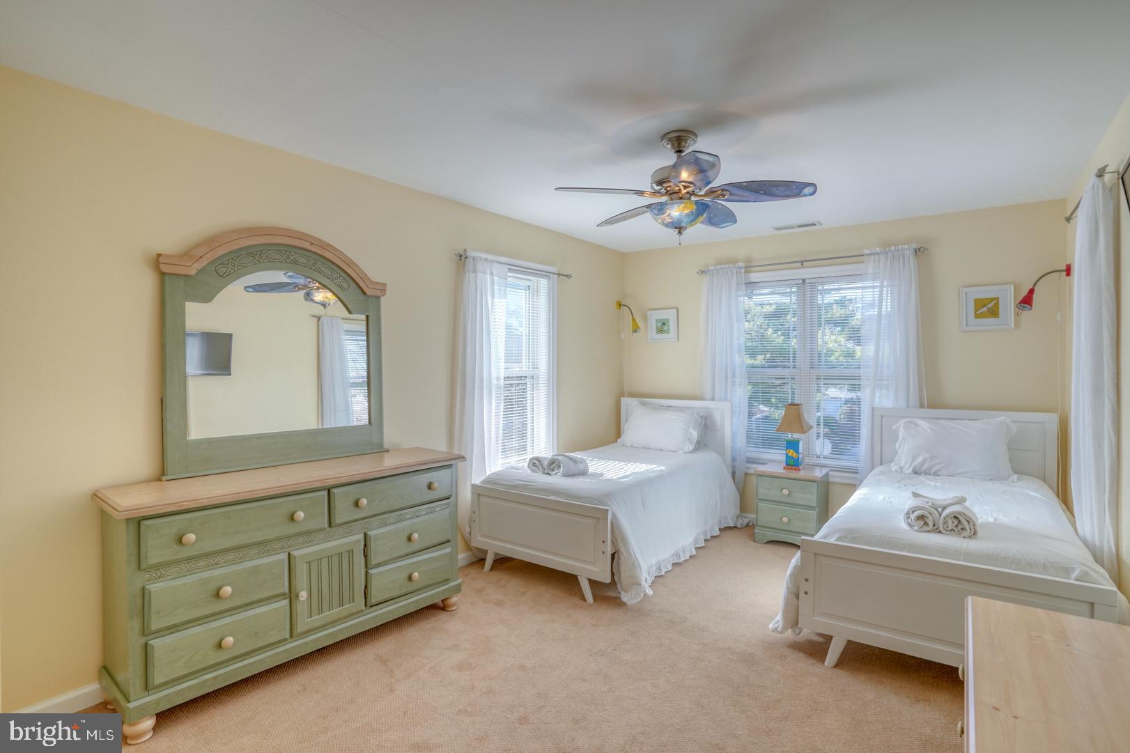COUNTRY CLUB ESTATES - Residential