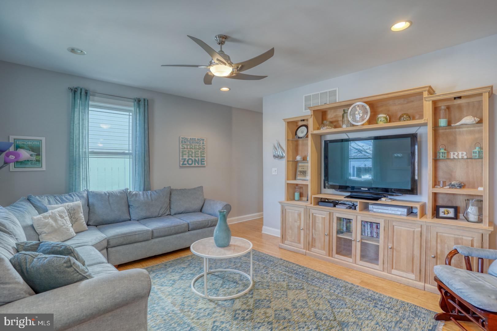 COUNTRY CLUB ESTATES - Residential