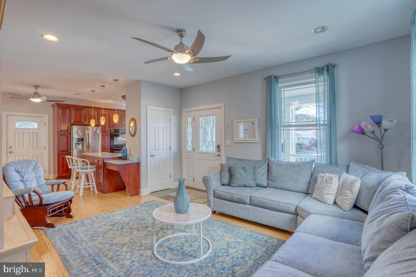 COUNTRY CLUB ESTATES - Residential