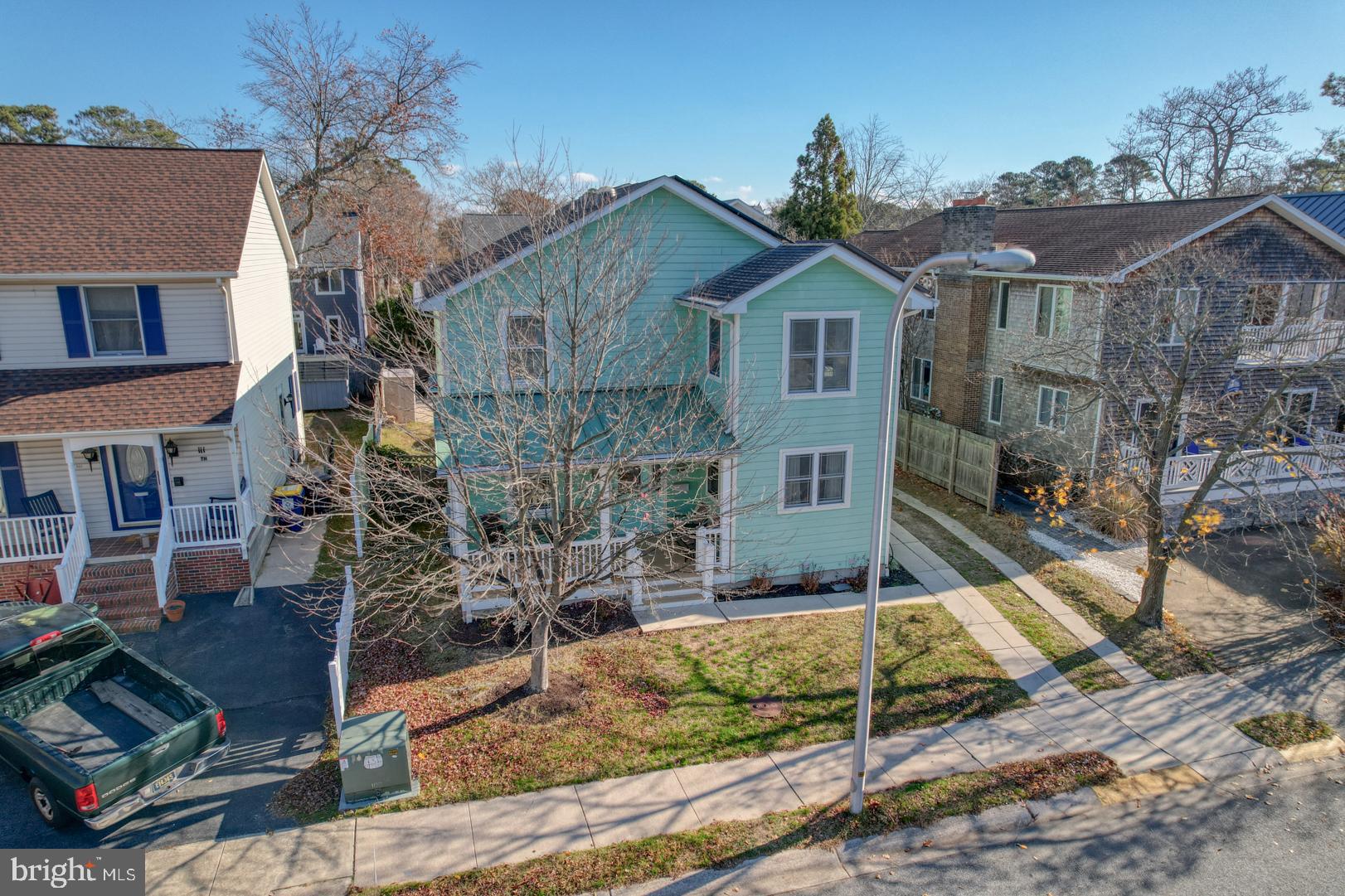 COUNTRY CLUB ESTATES - Residential