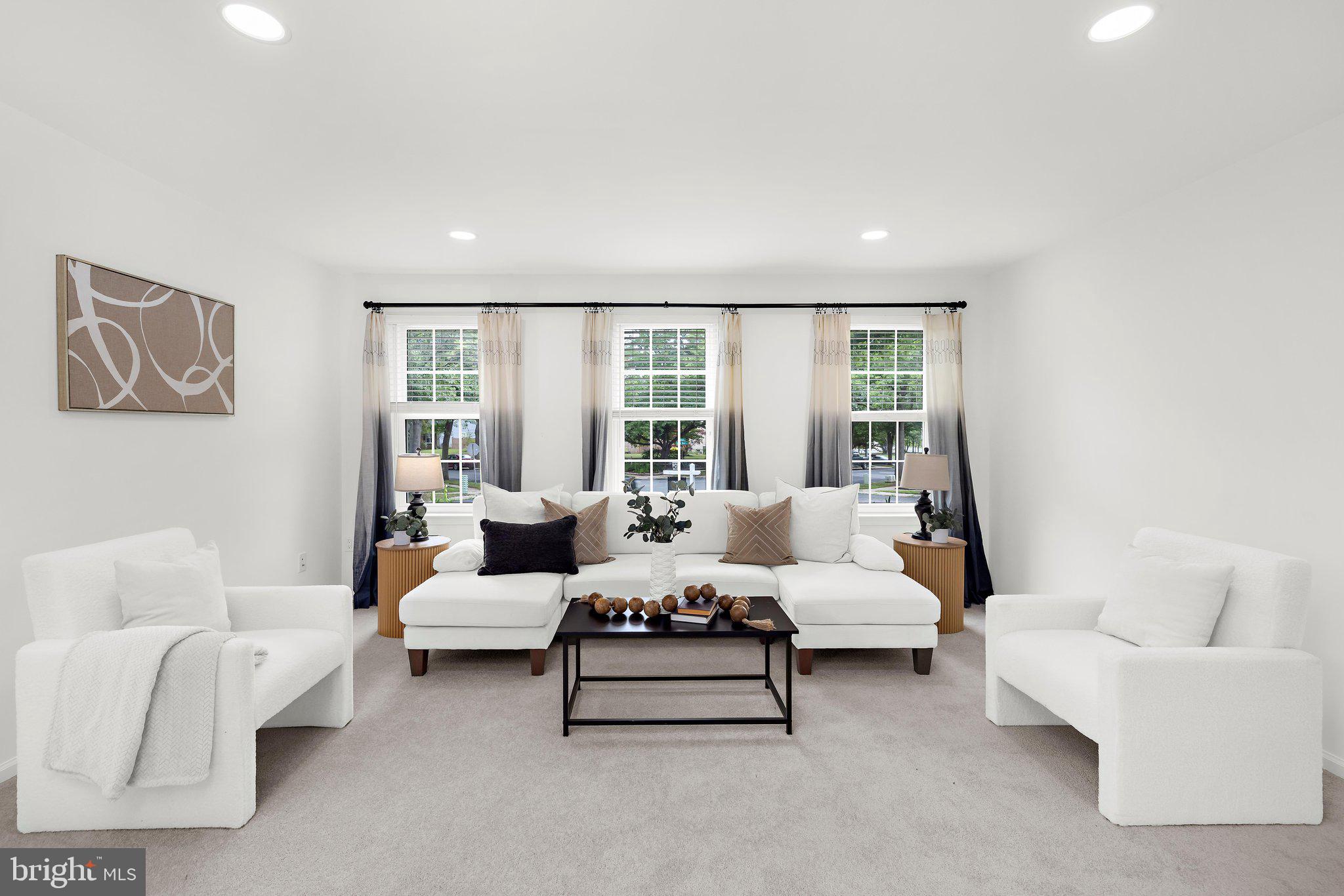 COLLEGE MANOR - Residential