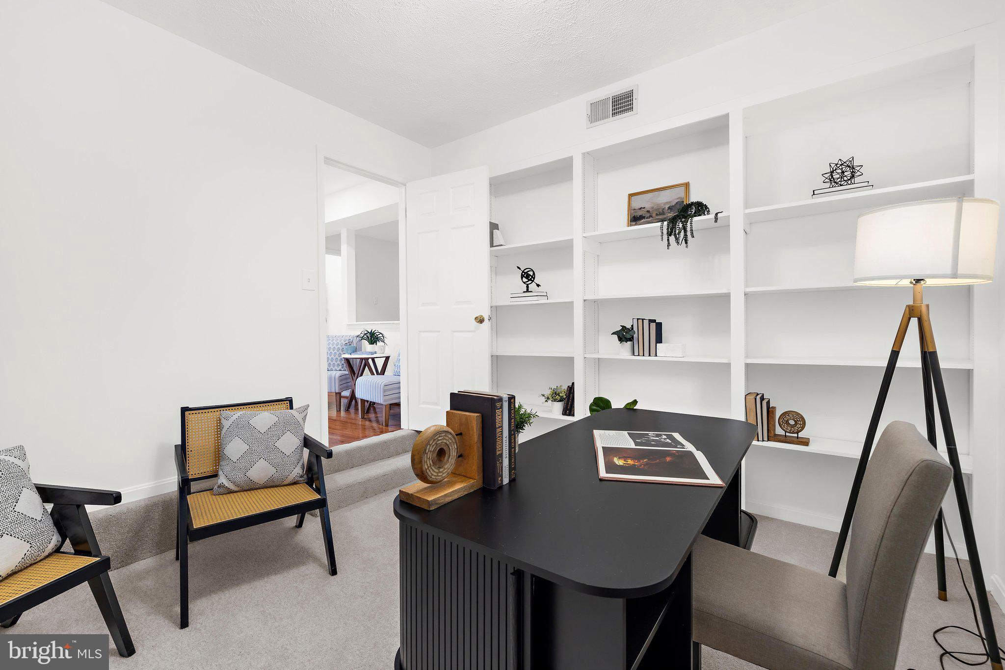 COLLEGE MANOR - Residential