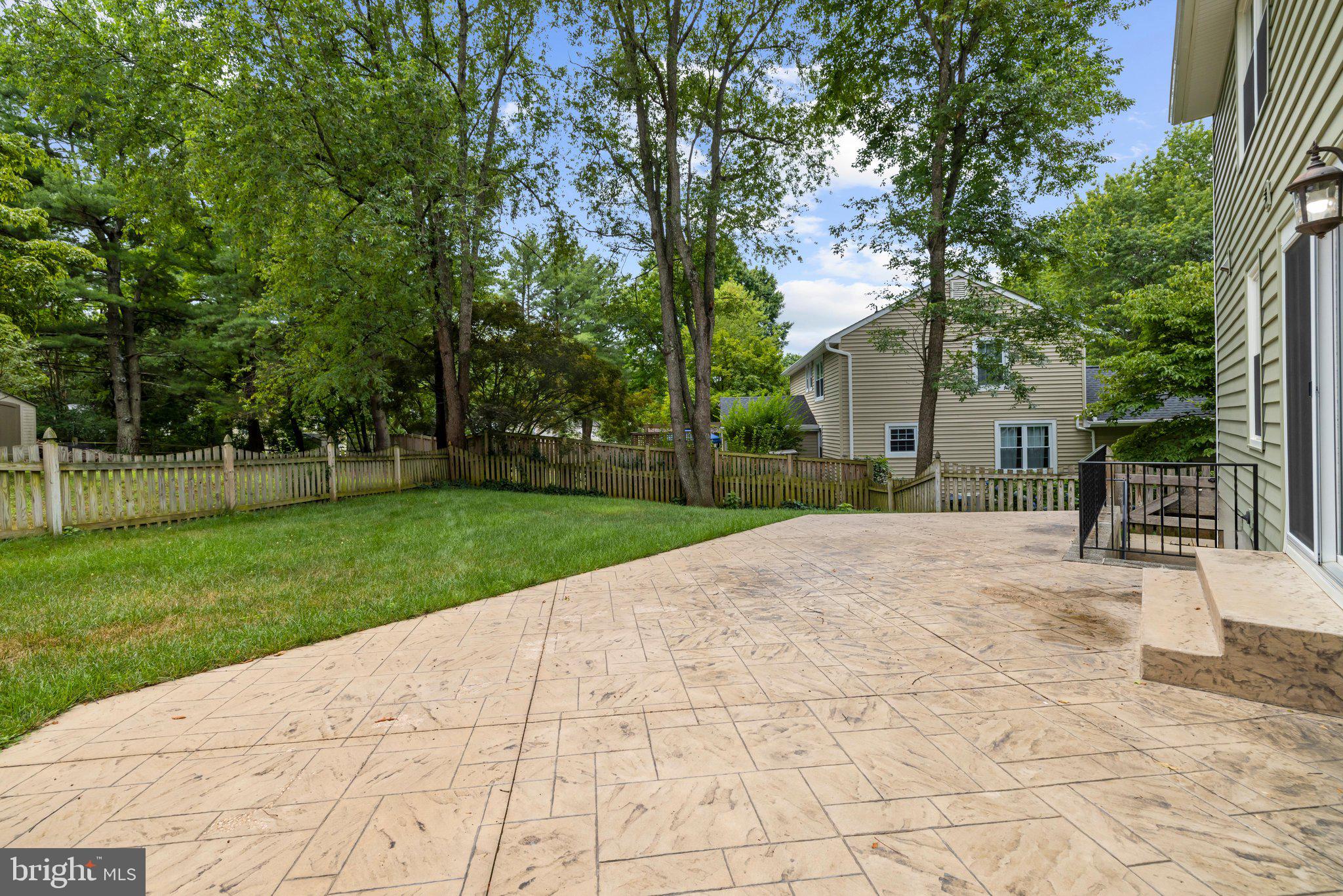 COLLEGE MANOR - Residential
