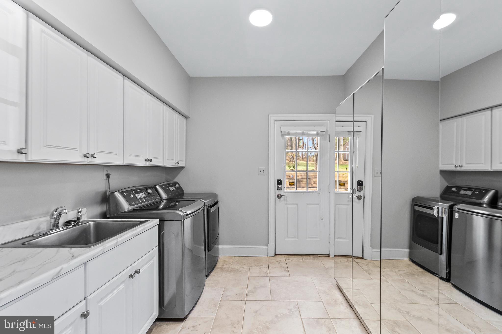FOX DEN ESTATES - Residential