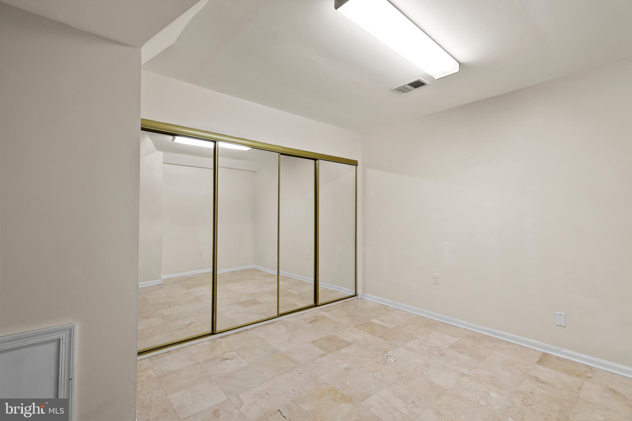 FOX DEN ESTATES - Residential