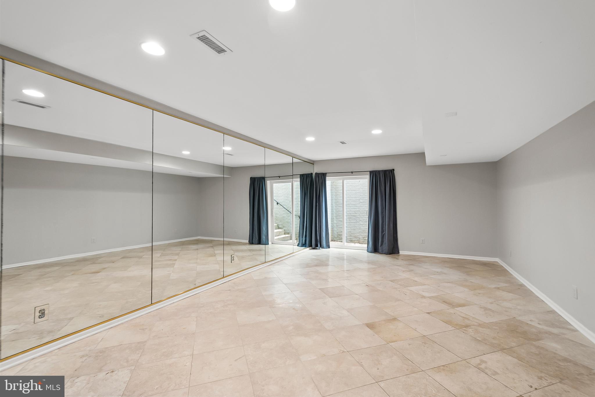 FOX DEN ESTATES - Residential