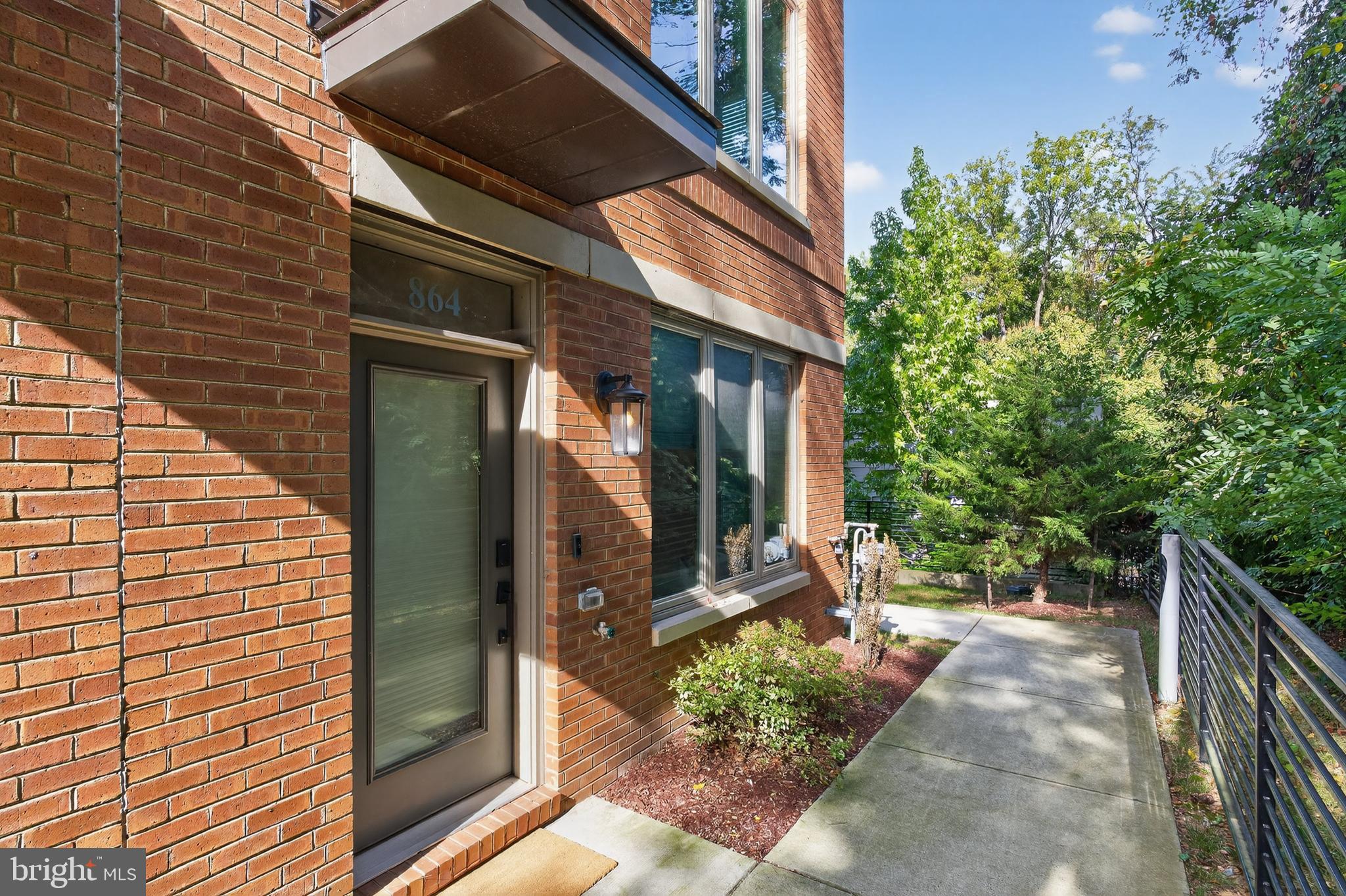 CHAPMAN ROW AT TWINBROOK METRO - Residential