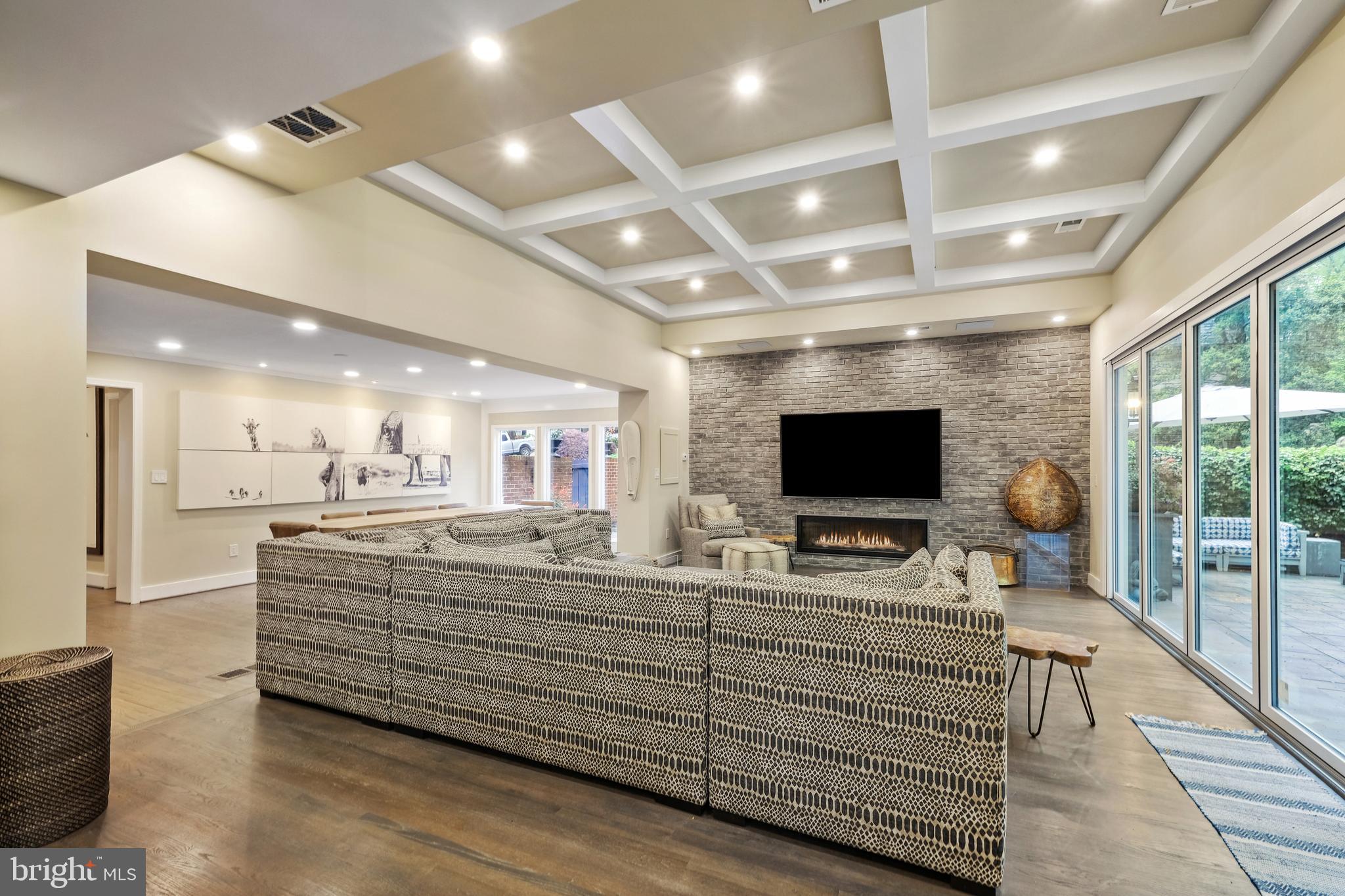 SPRING VALLEY - Residential