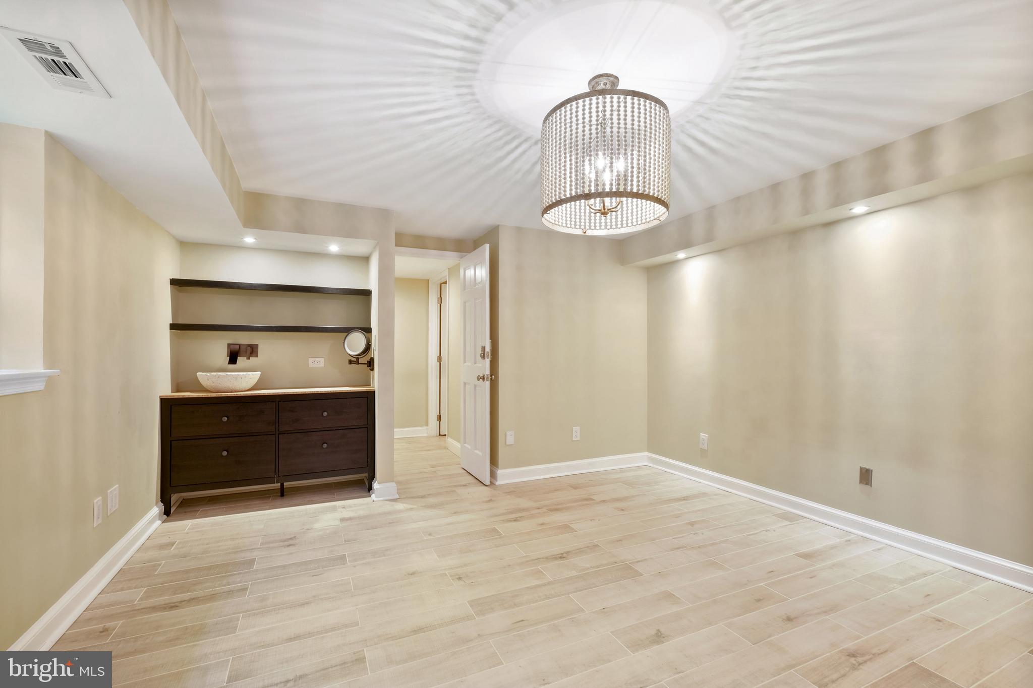SPRING VALLEY - Residential