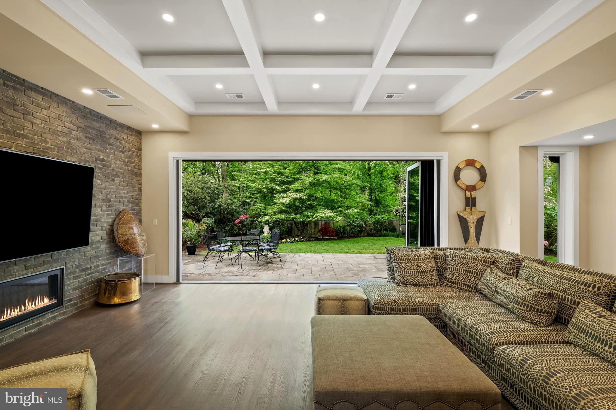 SPRING VALLEY - Residential