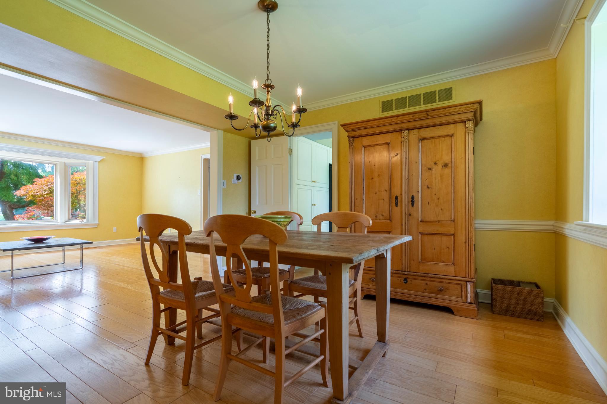 VILLAGE CIRCLE - Residential