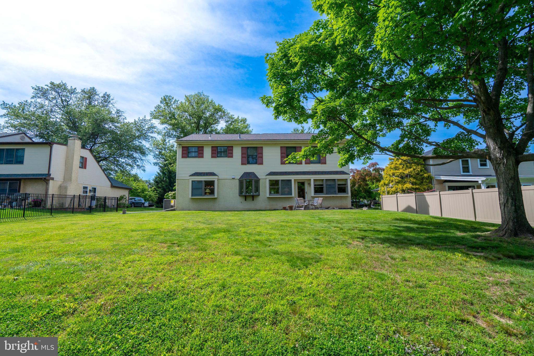 VILLAGE CIRCLE - Residential
