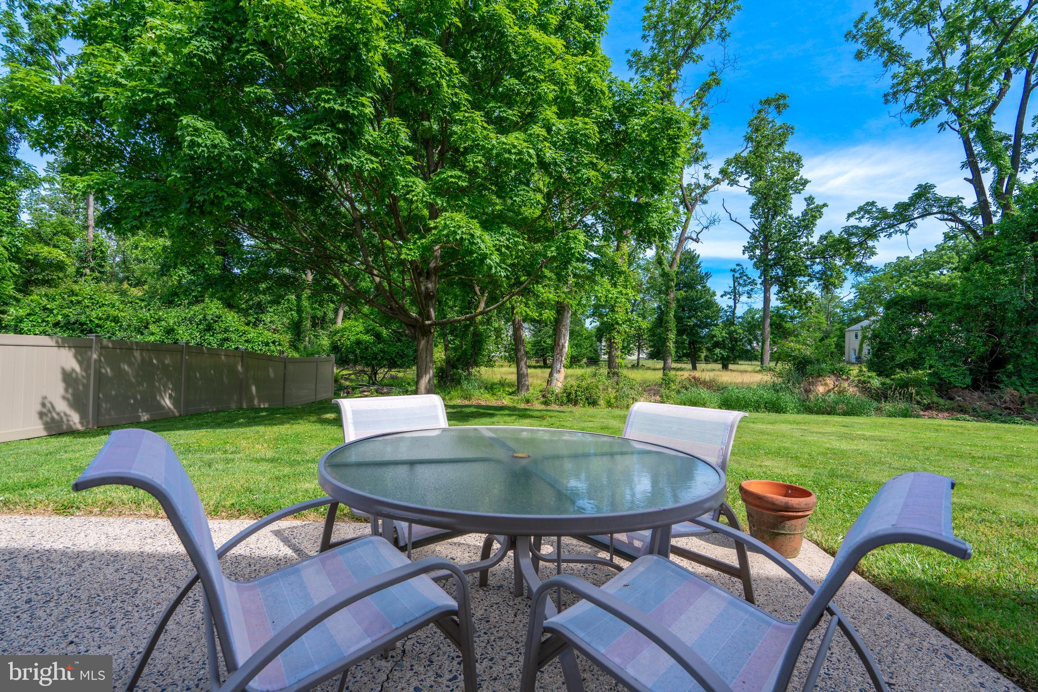 VILLAGE CIRCLE - Residential