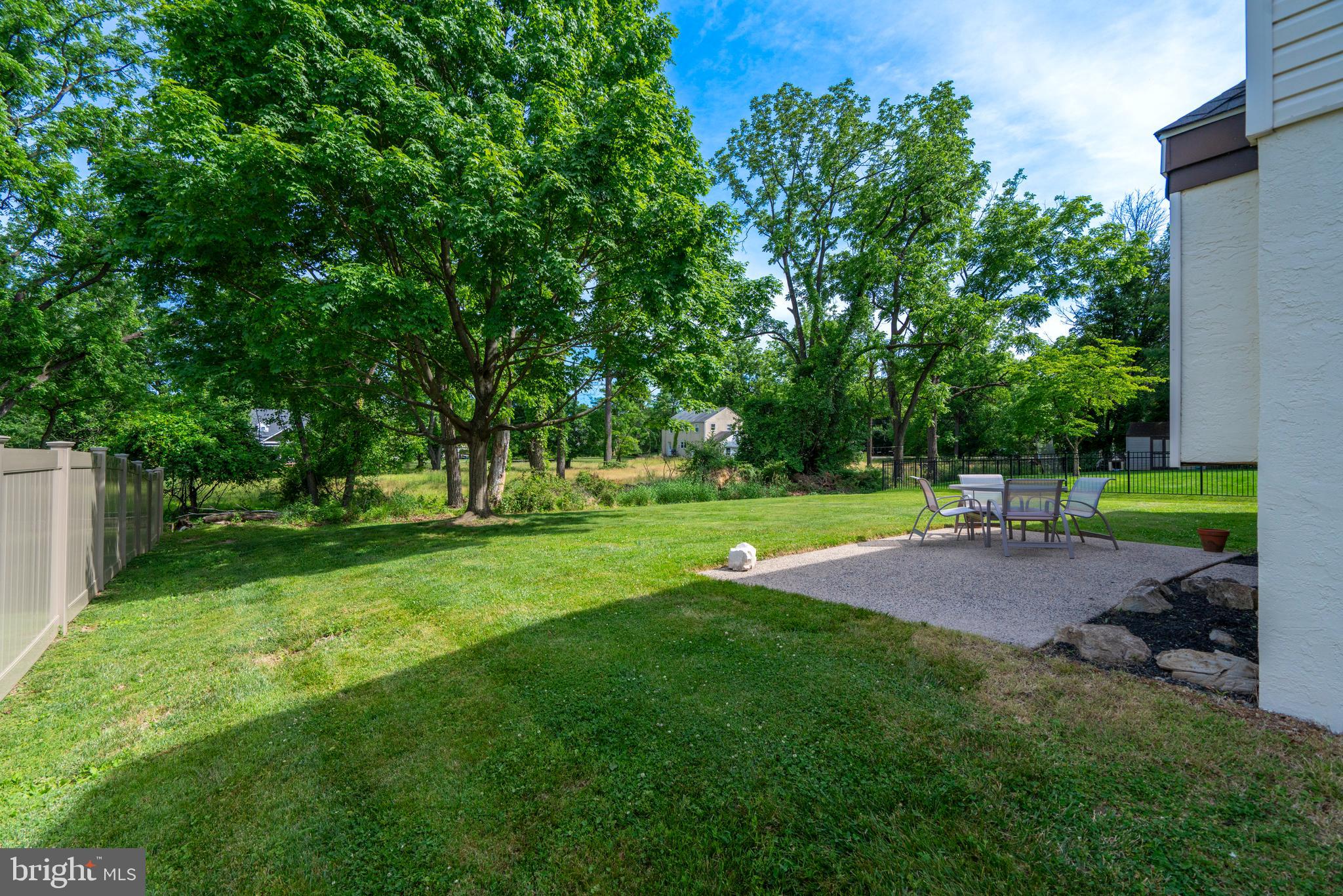 VILLAGE CIRCLE - Residential