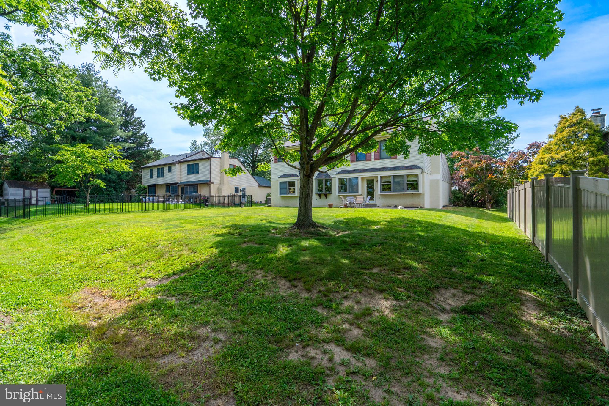 VILLAGE CIRCLE - Residential