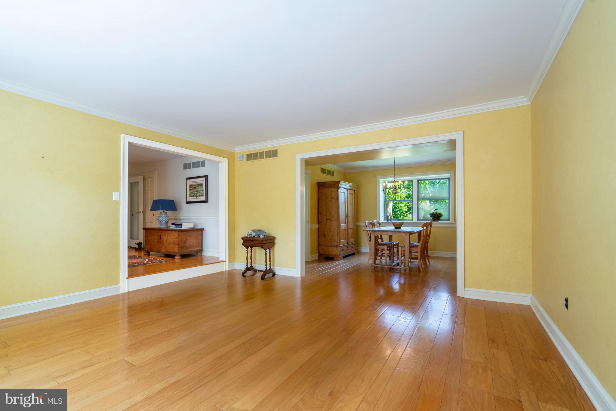 VILLAGE CIRCLE - Residential