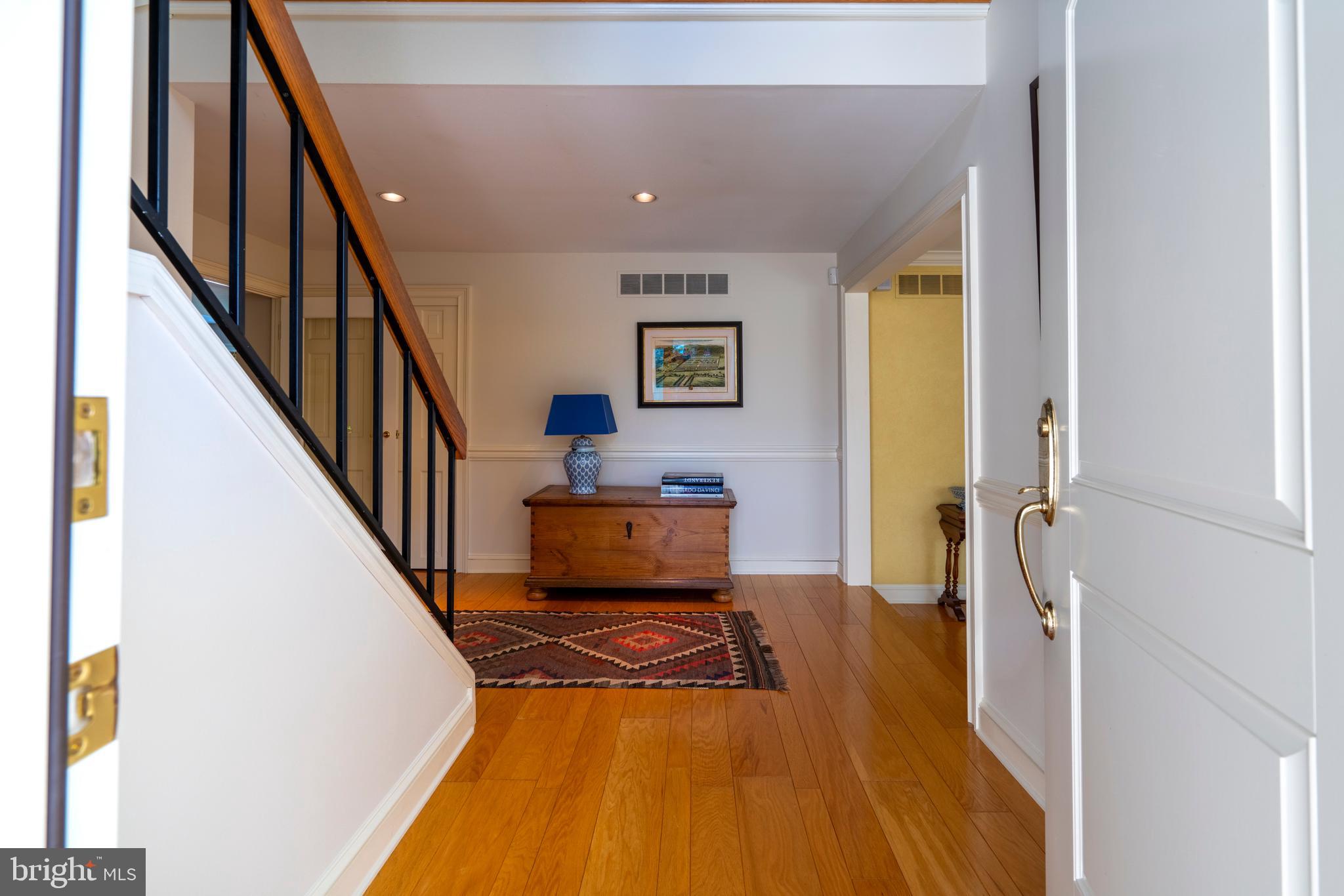 VILLAGE CIRCLE - Residential
