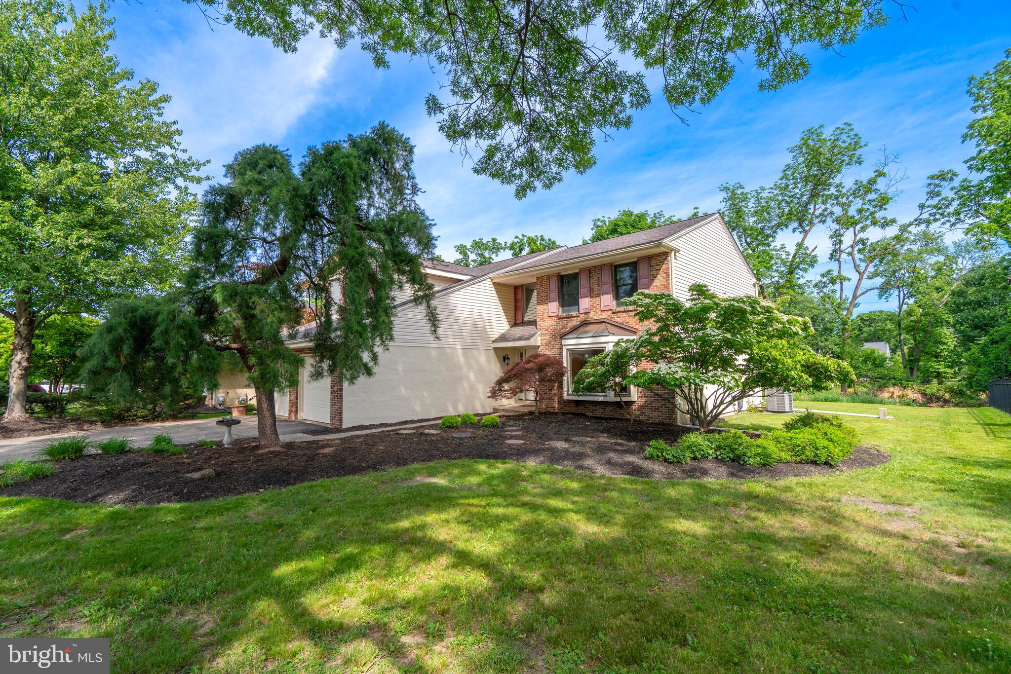 VILLAGE CIRCLE - Residential