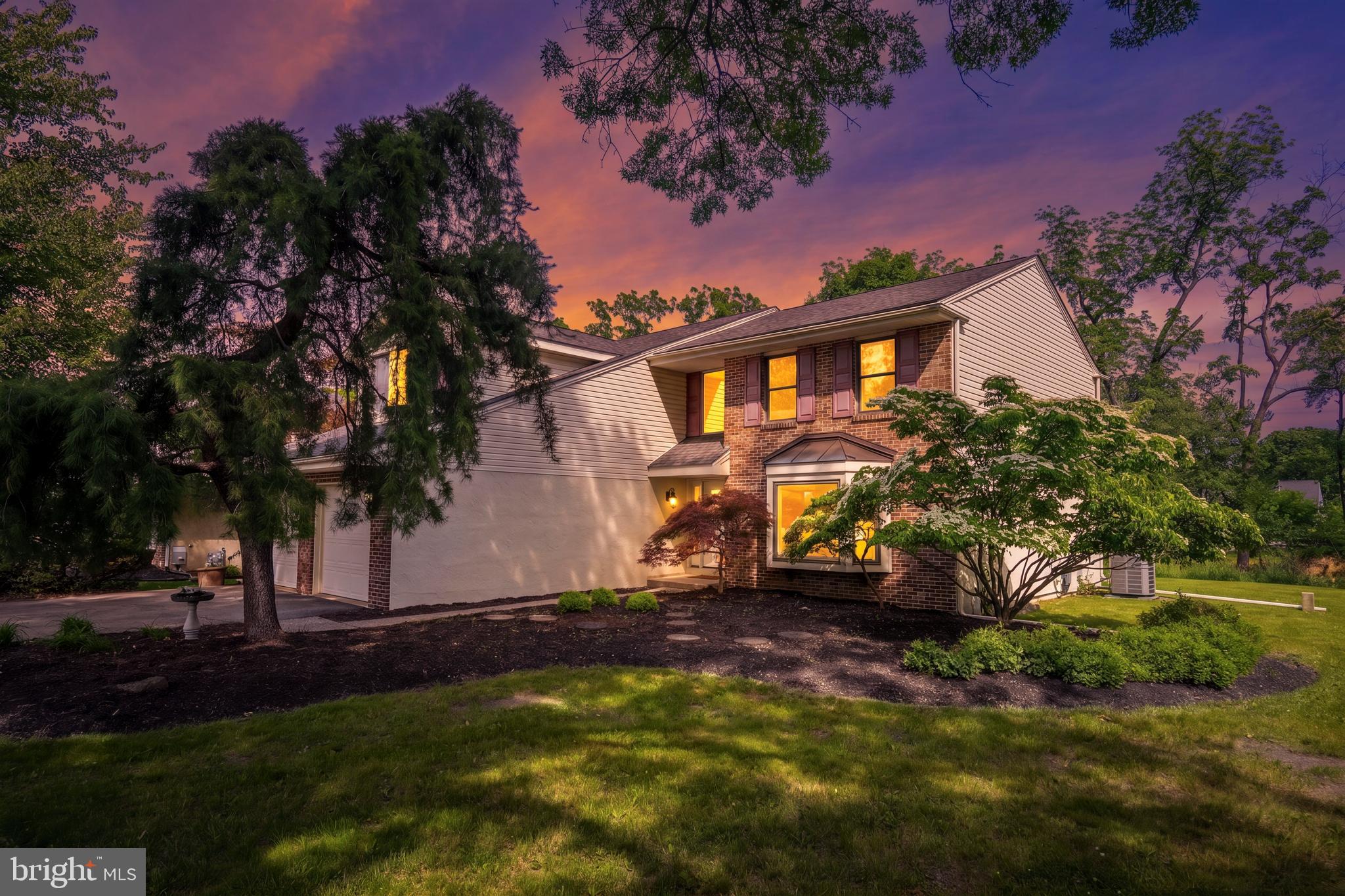 VILLAGE CIRCLE - Residential