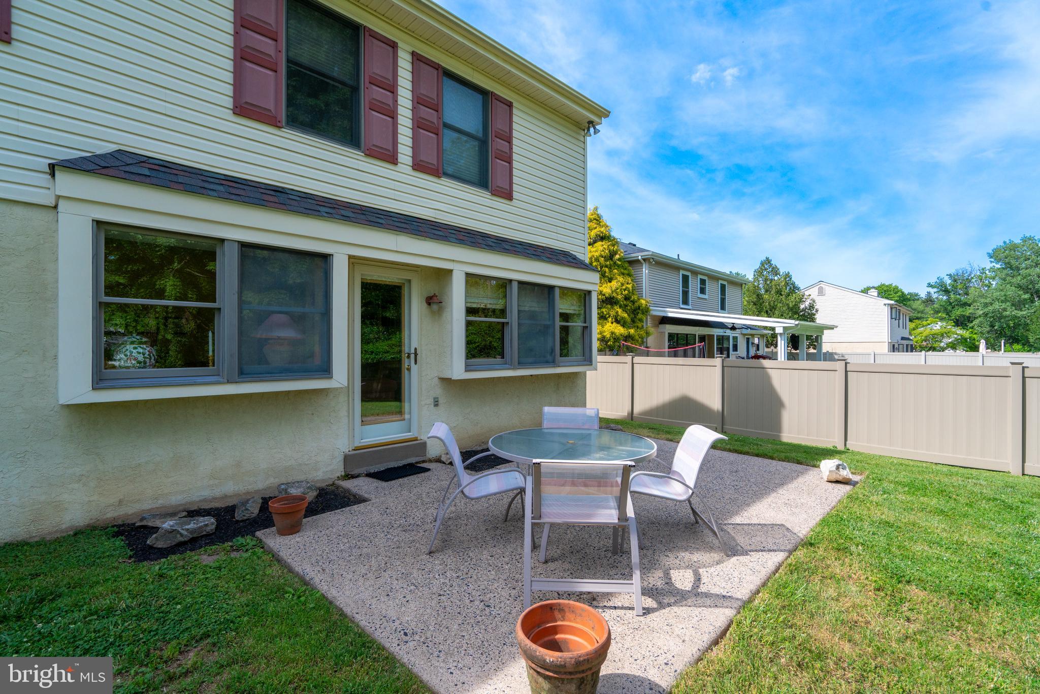 VILLAGE CIRCLE - Residential