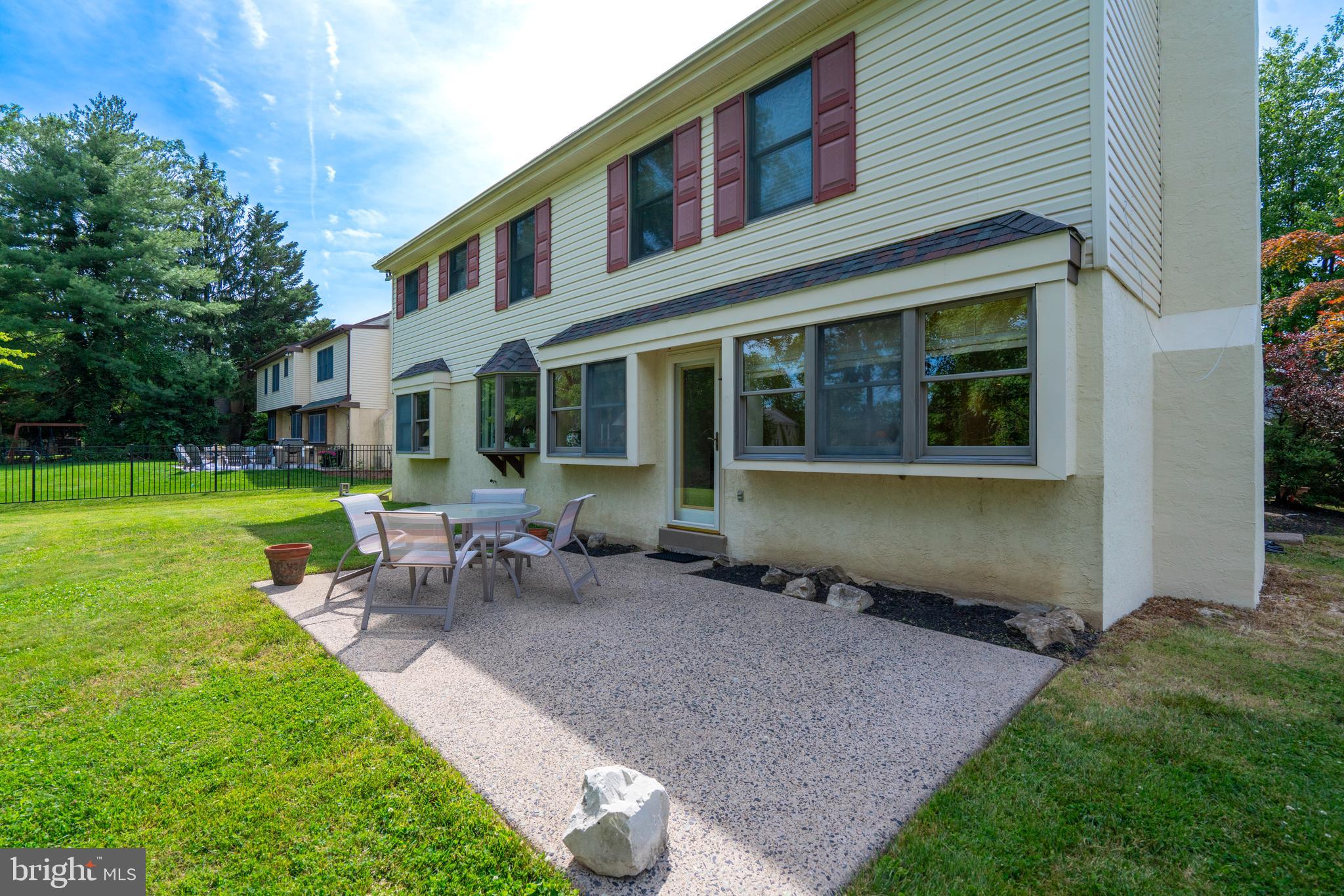 VILLAGE CIRCLE - Residential