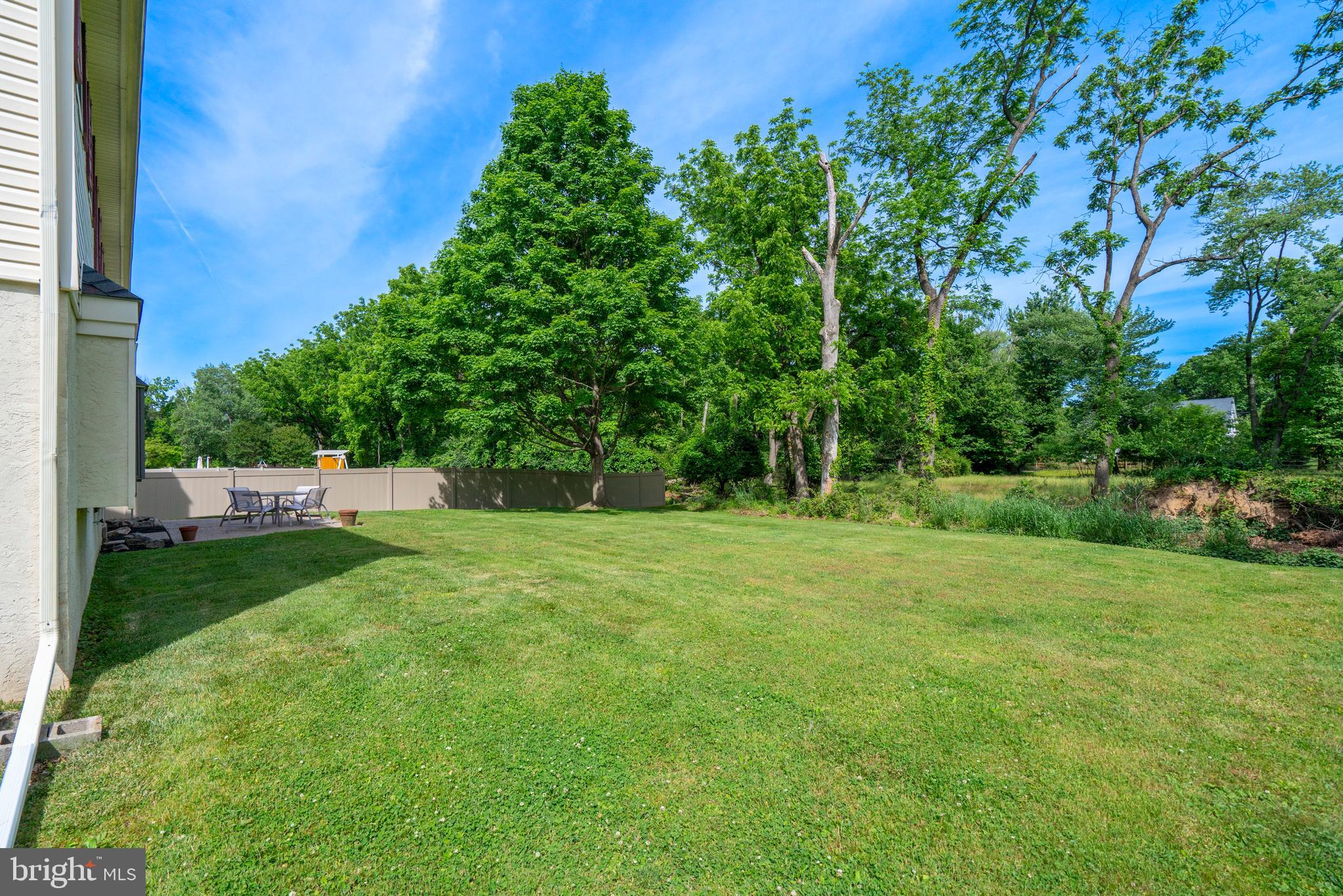 VILLAGE CIRCLE - Residential