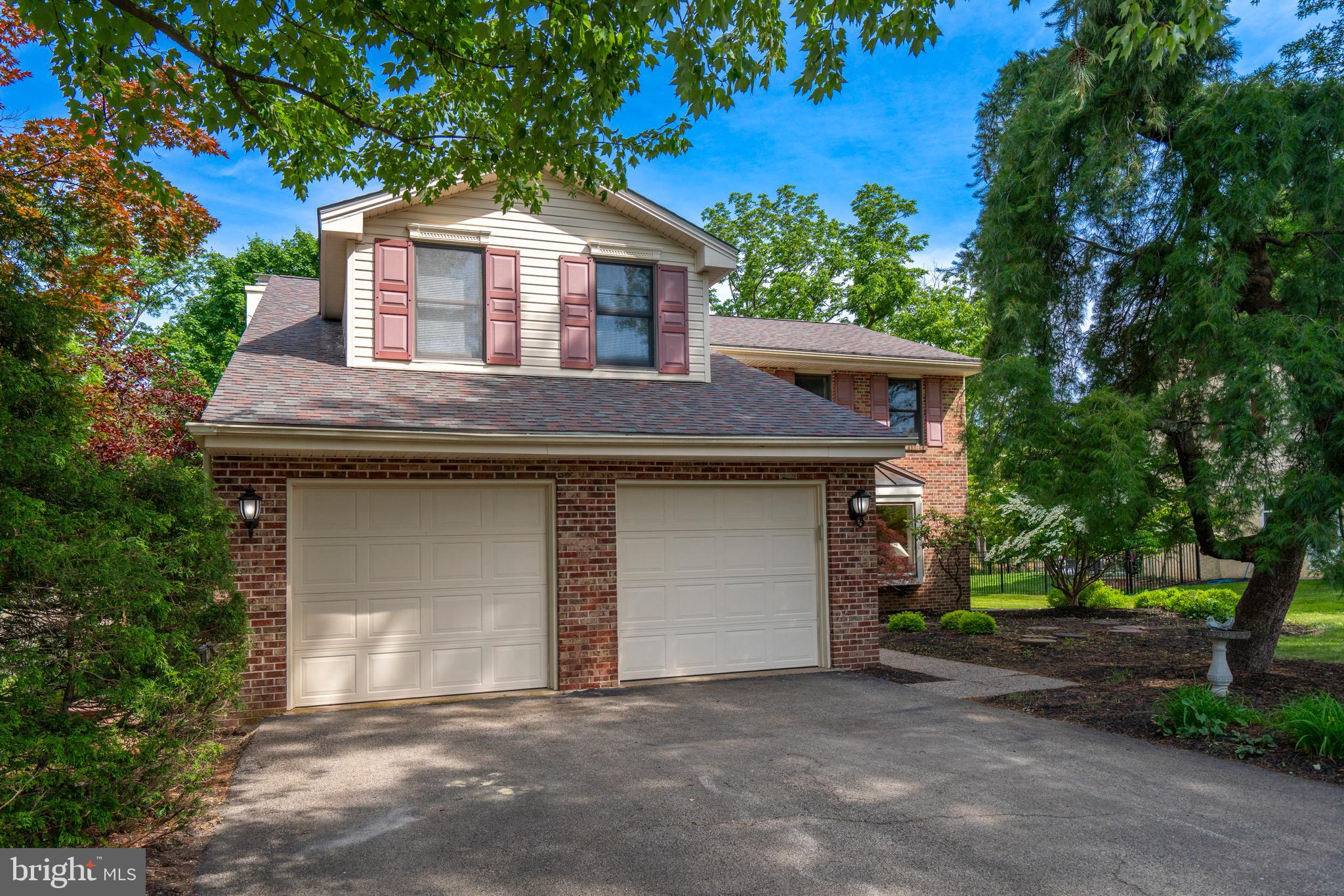 VILLAGE CIRCLE - Residential