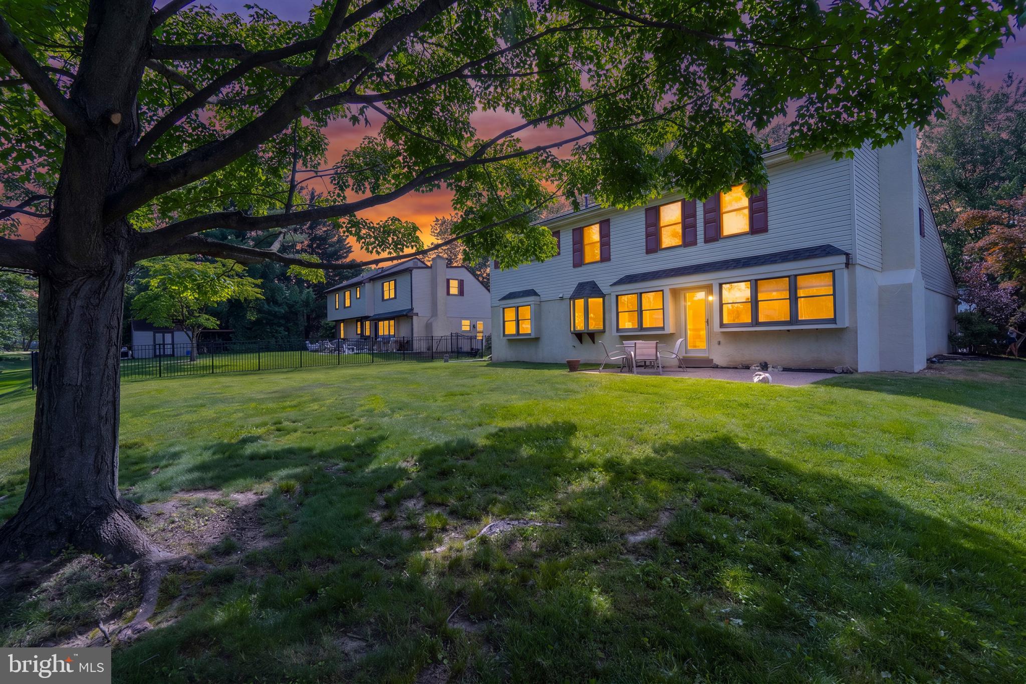 VILLAGE CIRCLE - Residential
