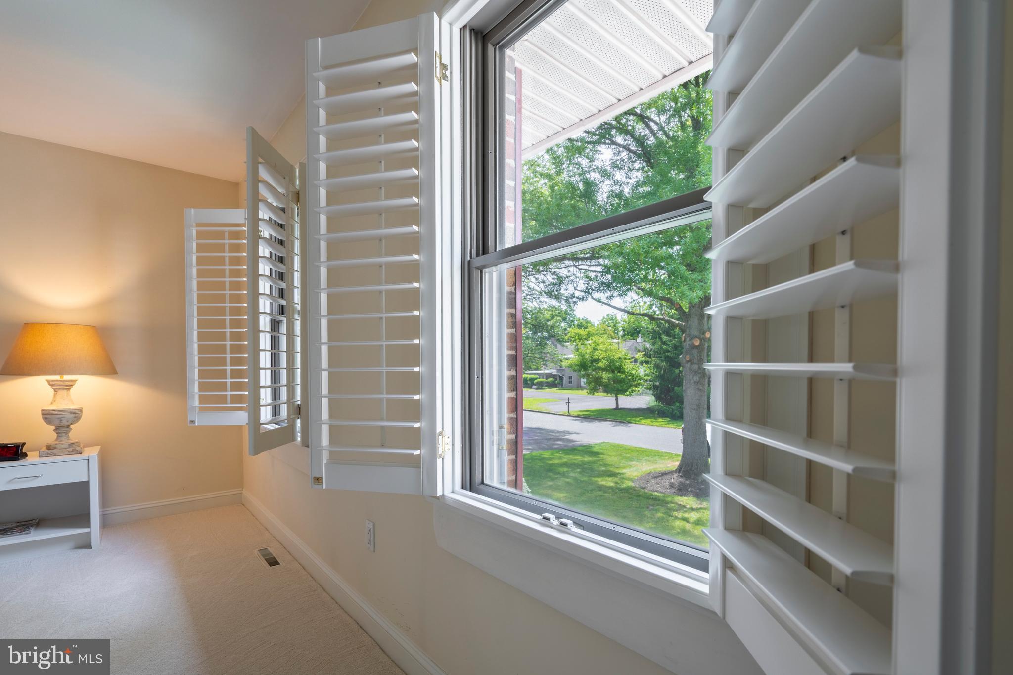 VILLAGE CIRCLE - Residential