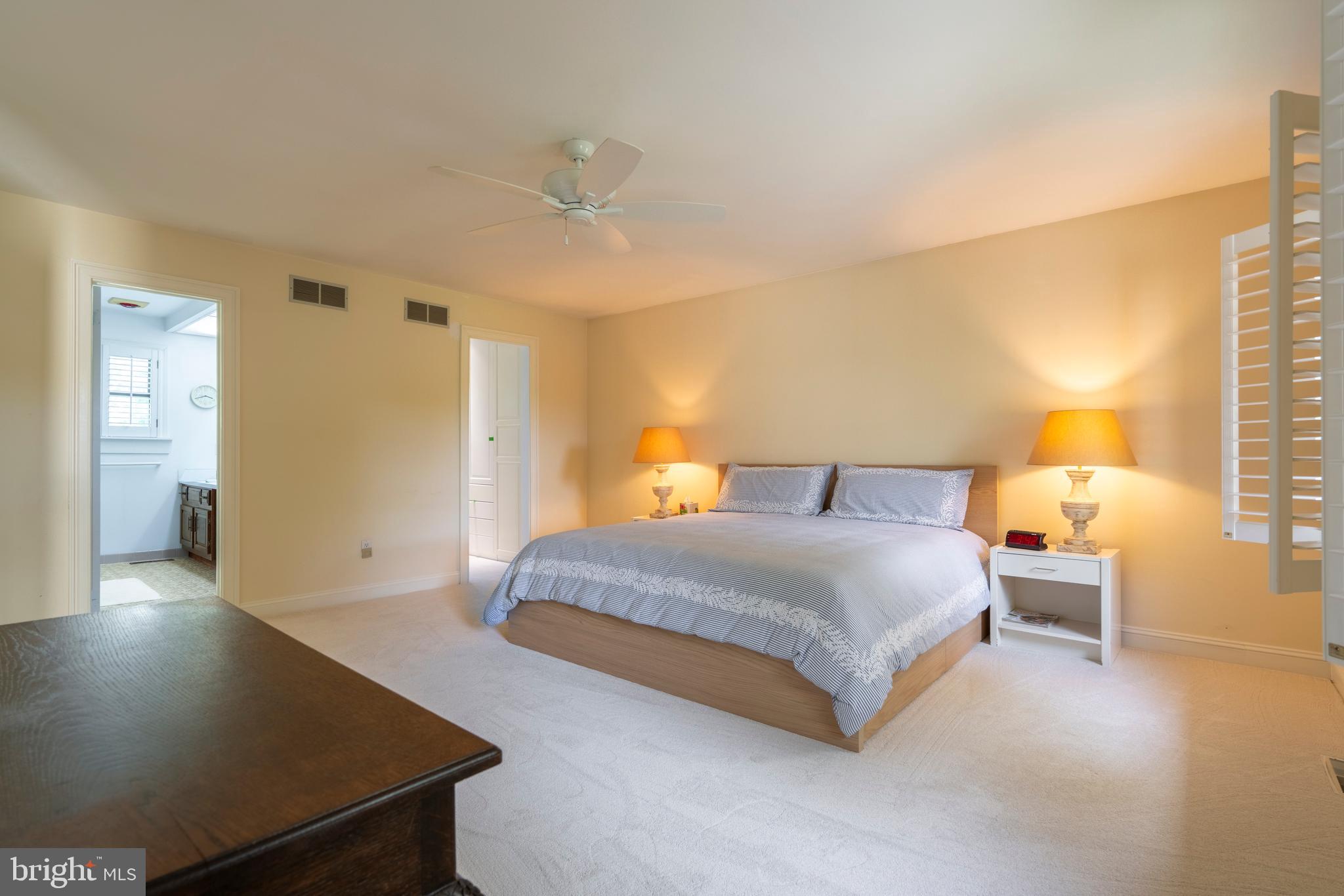 VILLAGE CIRCLE - Residential