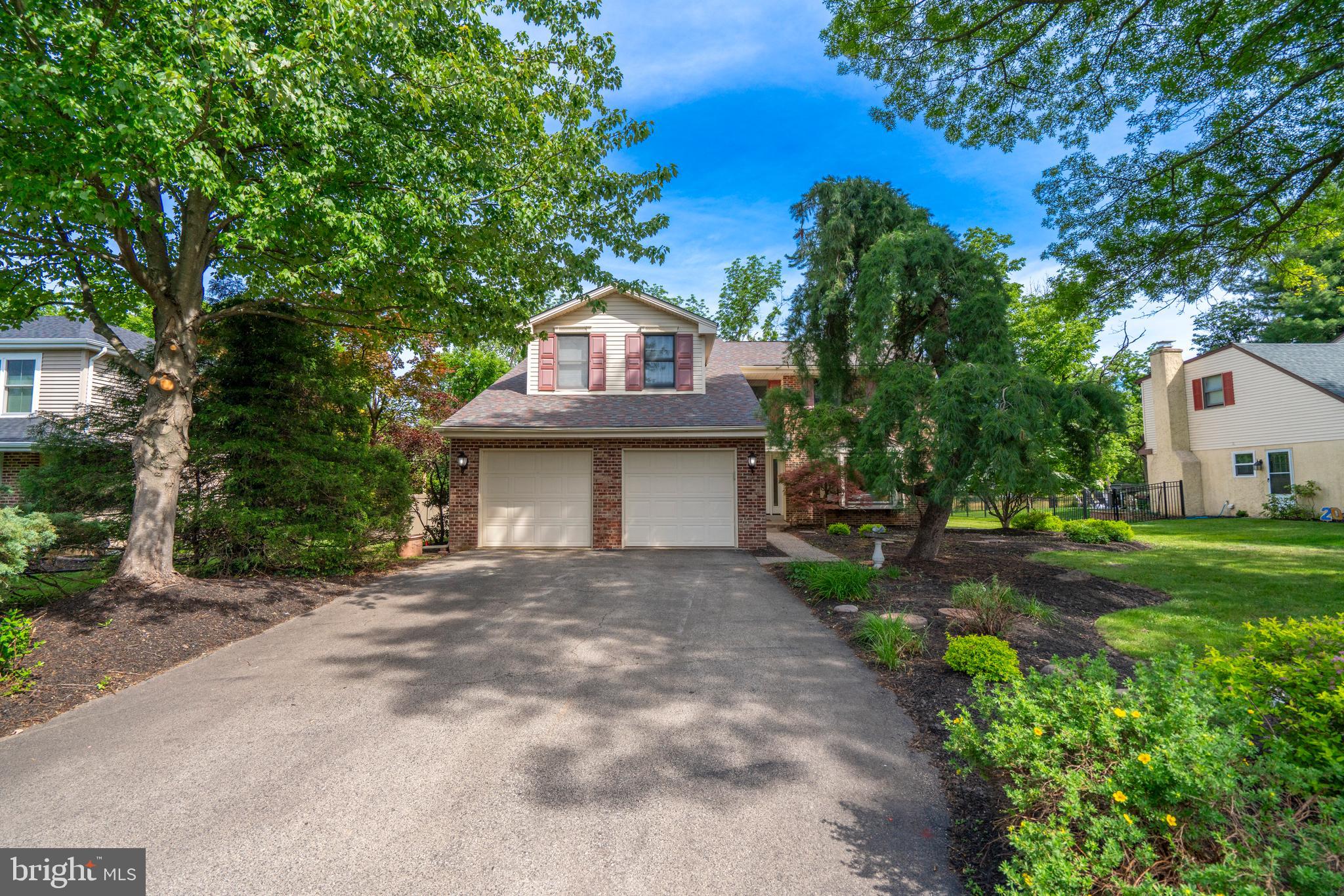 VILLAGE CIRCLE - Residential