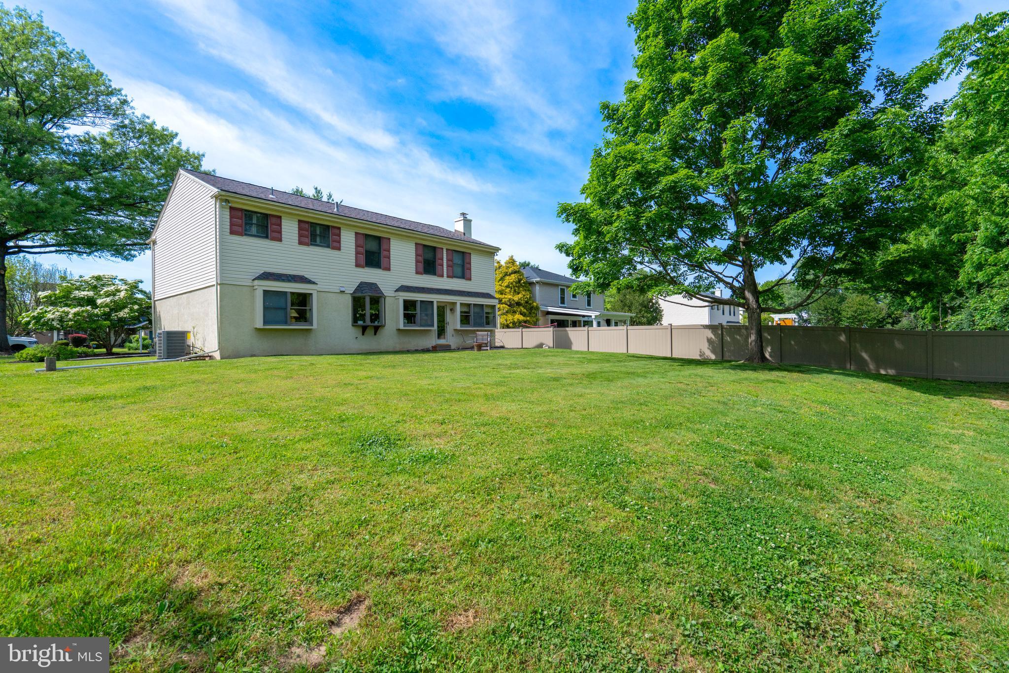 VILLAGE CIRCLE - Residential
