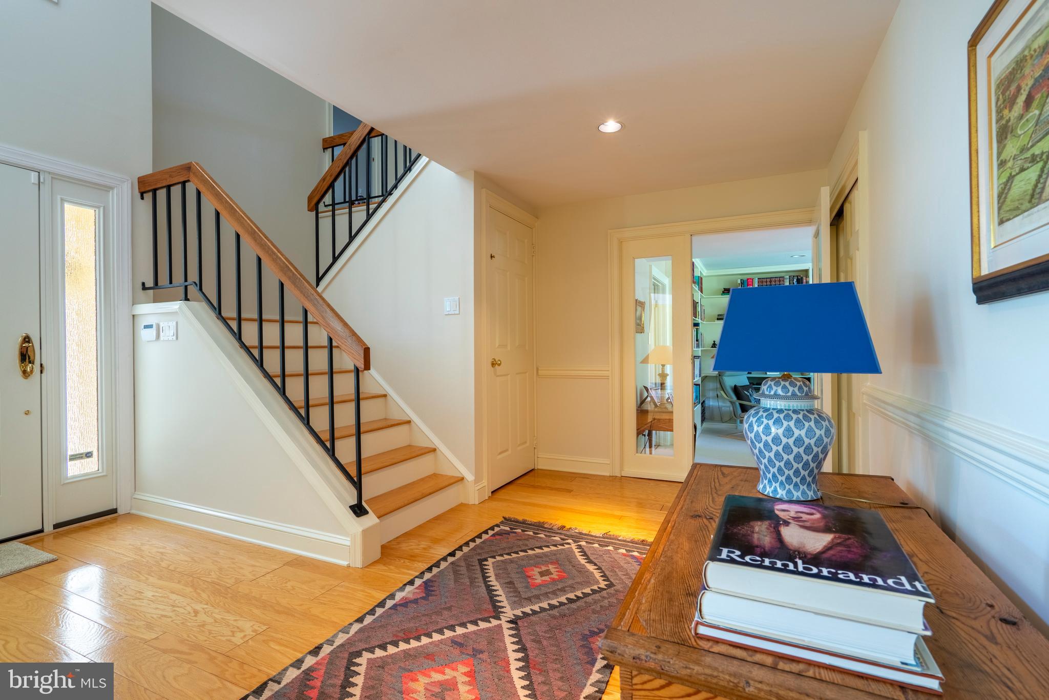 VILLAGE CIRCLE - Residential