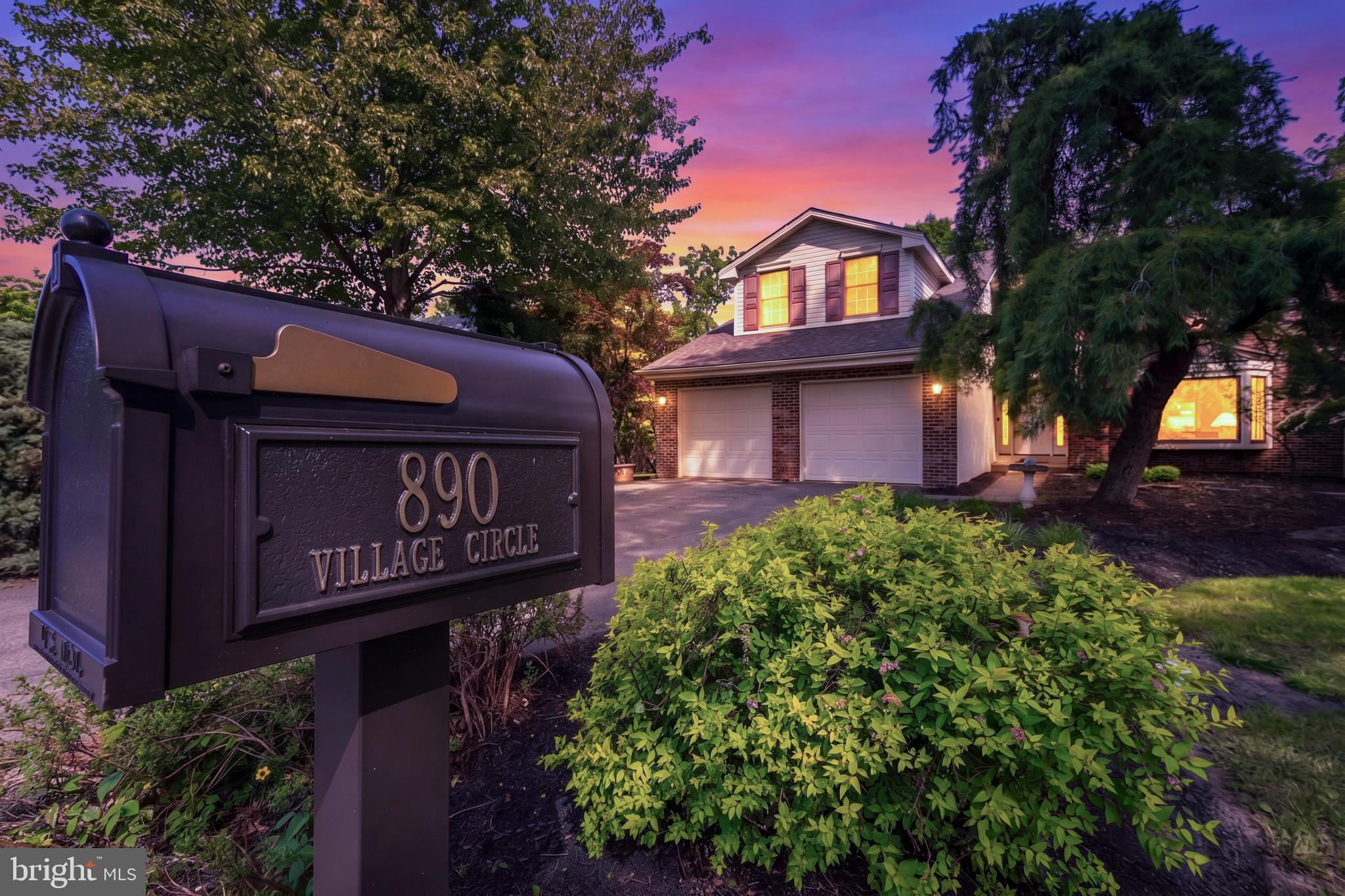 VILLAGE CIRCLE - Residential