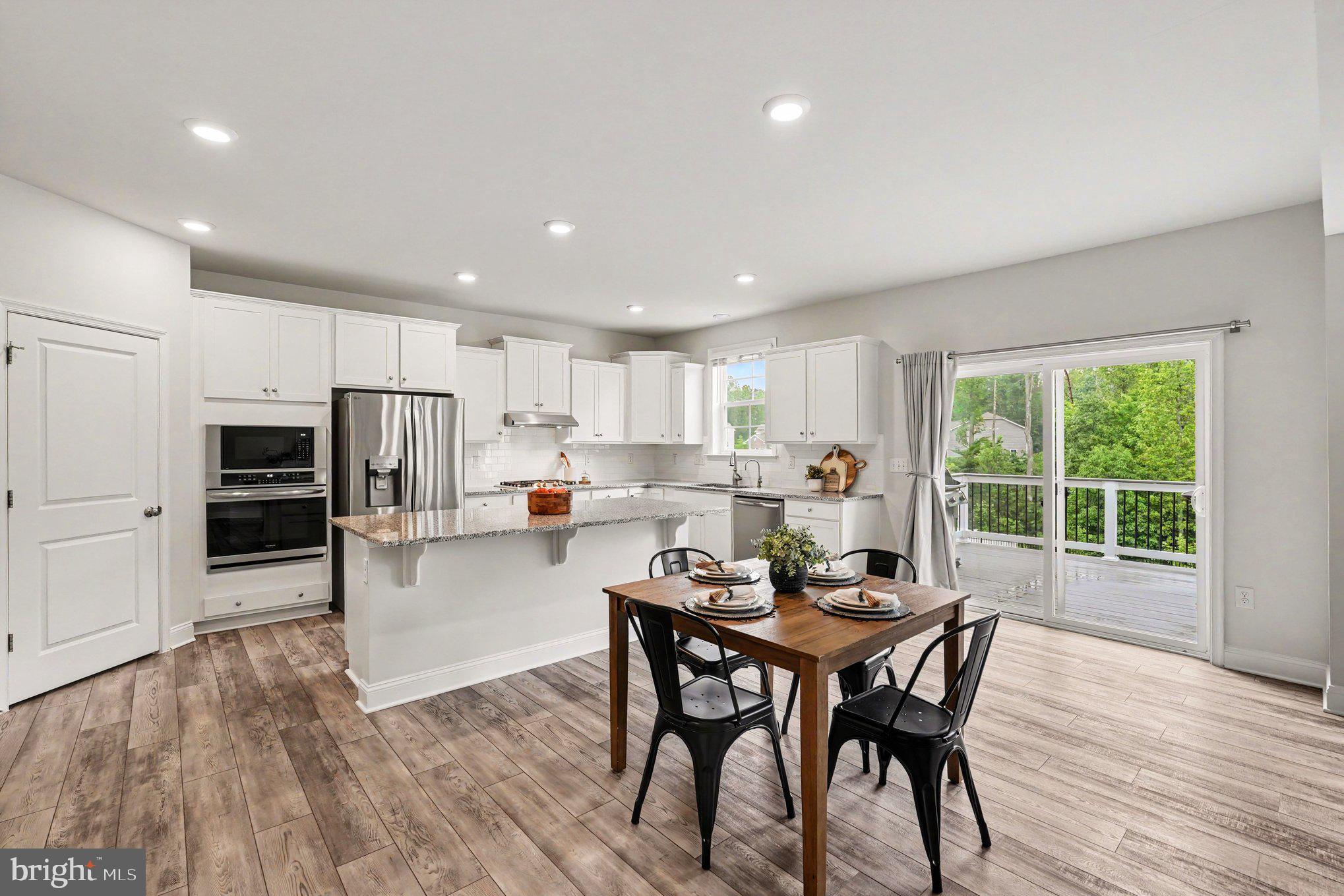 SHELTON WOODS - Residential