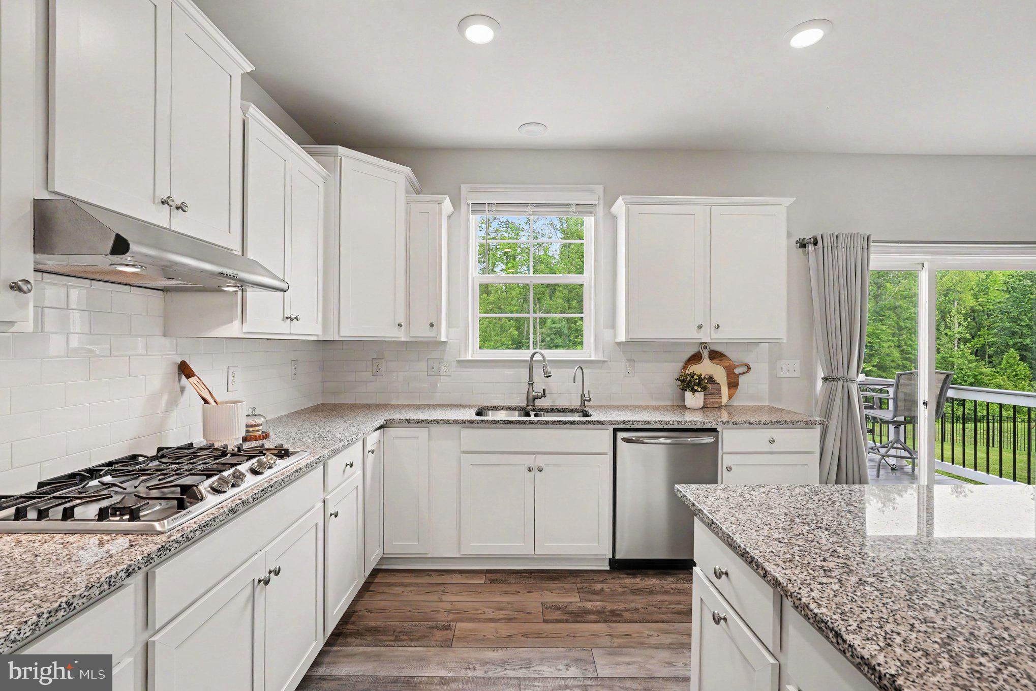 SHELTON WOODS - Residential