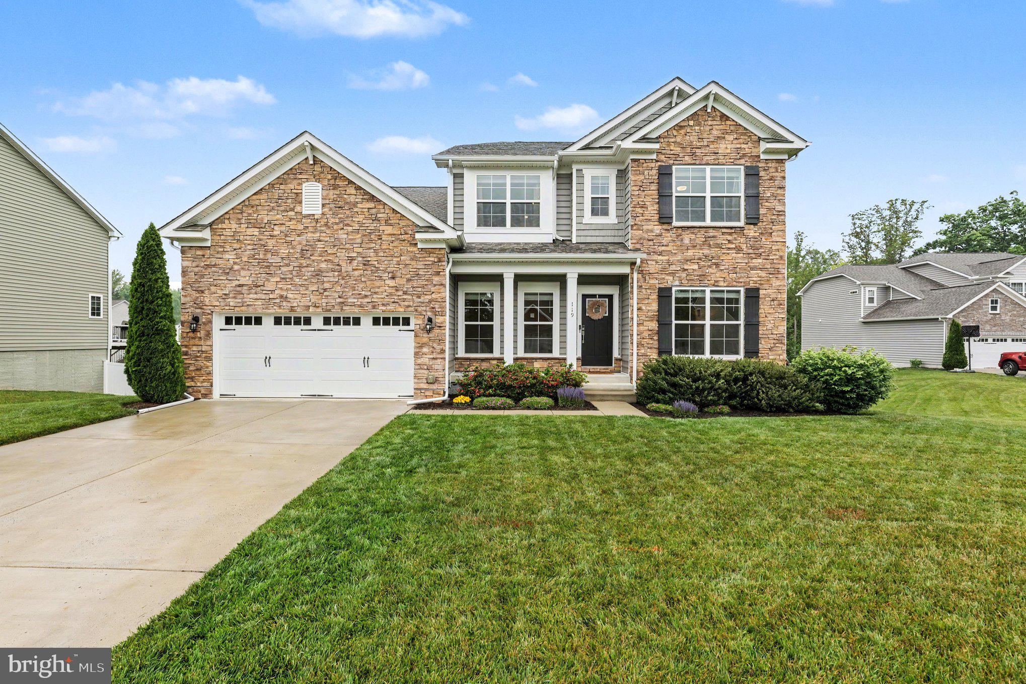 SHELTON WOODS - Residential