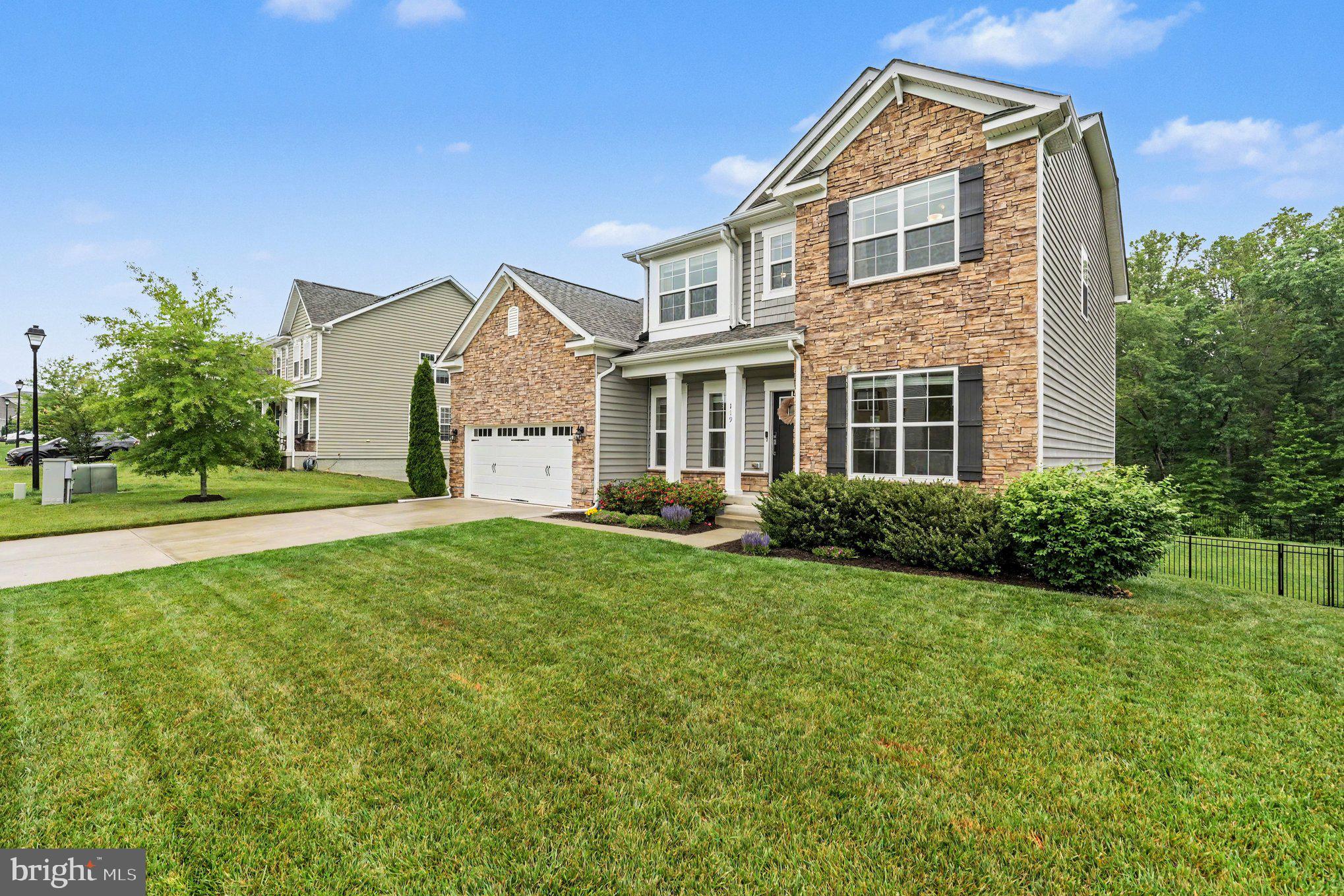 SHELTON WOODS - Residential