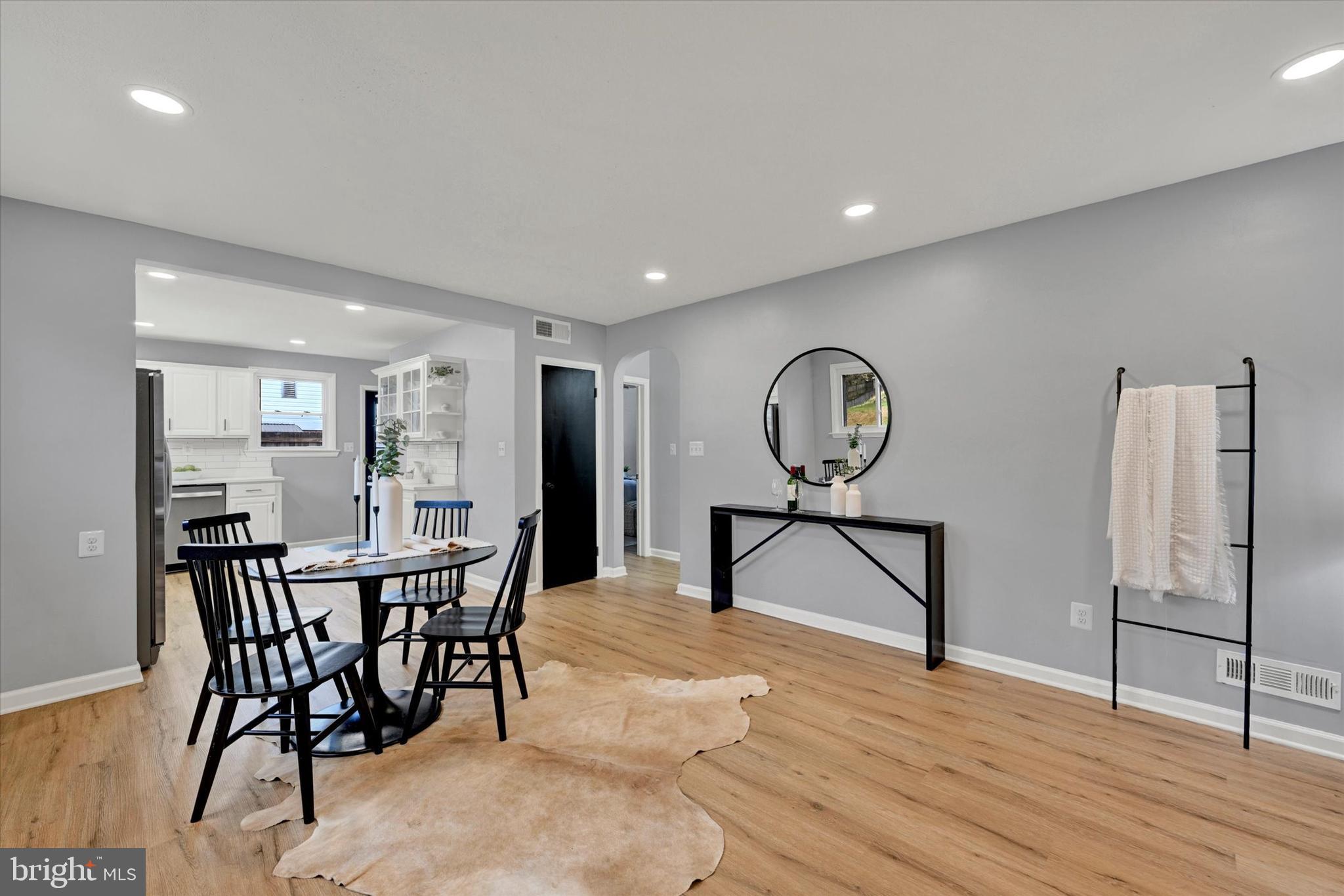 DELVALE MANOR - Residential